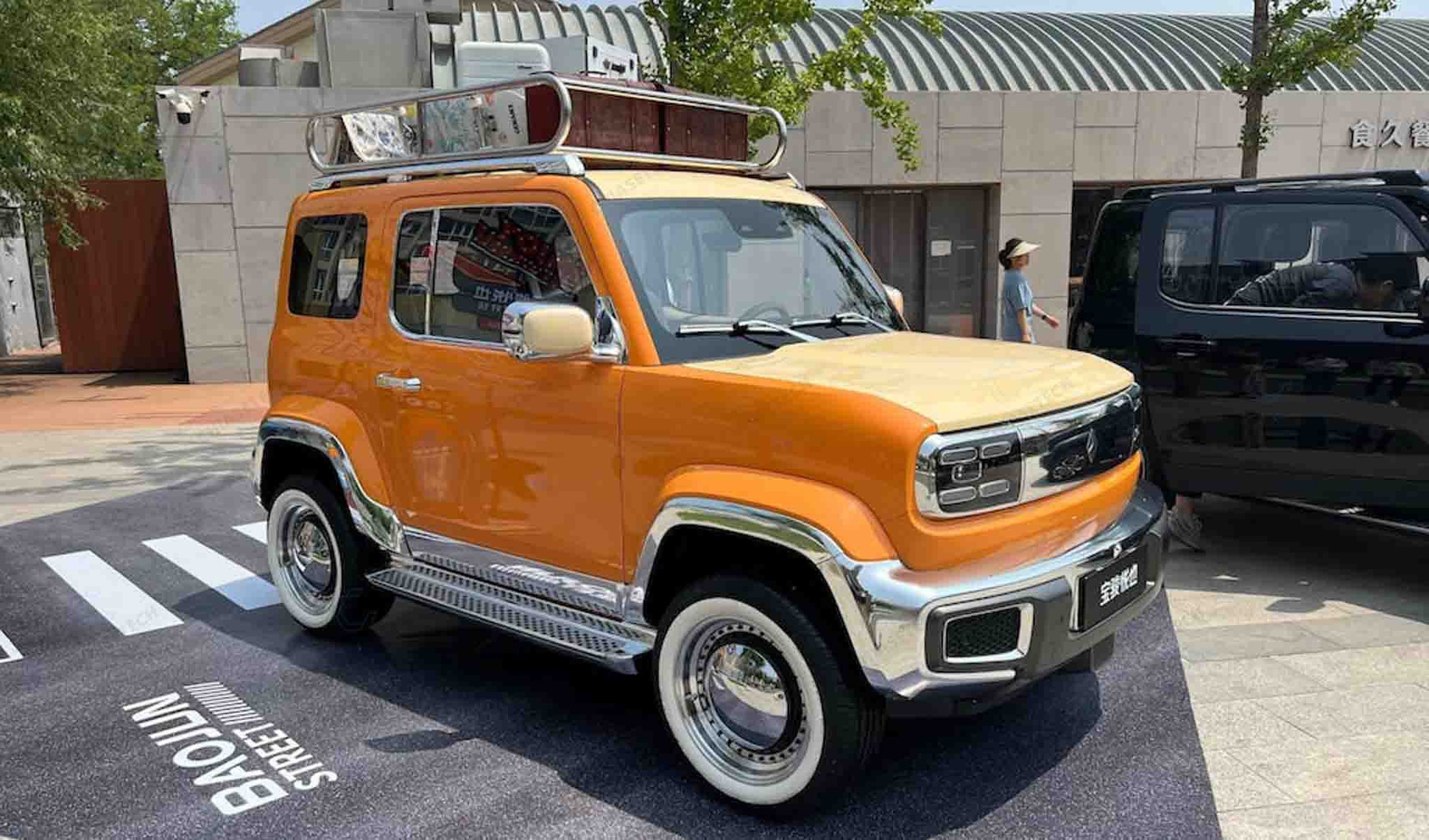 Baojun Yep は、67 馬力の容量と 140 Nm のトルクを備えた後部電気モーターを使用しており、これは五陵宏光ミニ EV の 2 倍強力です。 最高速度は100km/h。  28.1kWhのバッテリーを搭載したこの車は、フル充電で303km走行でき、航続距離285kmのVinFast VF 3よりもさらに長い - 写真: Wuling