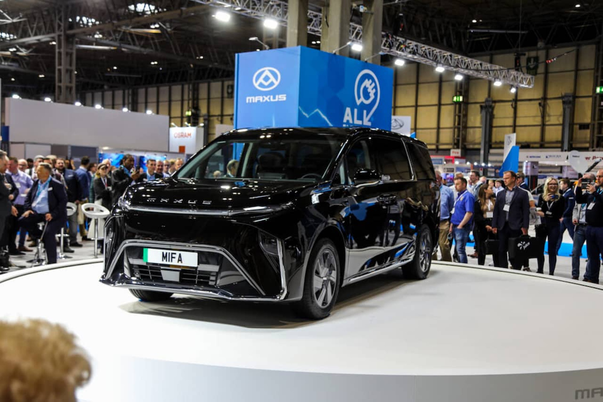 上海汽車は、Maxus MIFA 9 は世界初のスマートで高級な電気 MPV であると発表 - 写真: SAIC Maxus UK