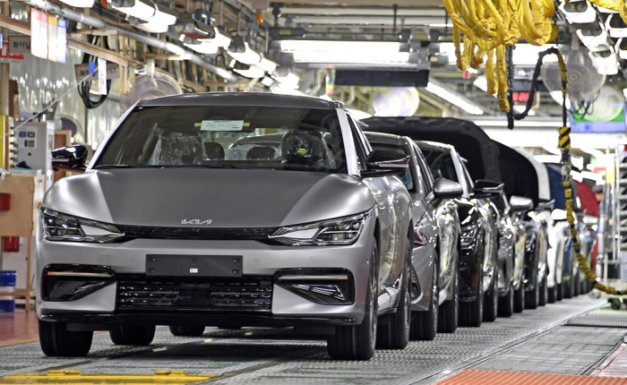 Kia's Hwaseong factory closed due to fire, production of K5, K8, EV6 affected - Photo: Korea Economic Daily,