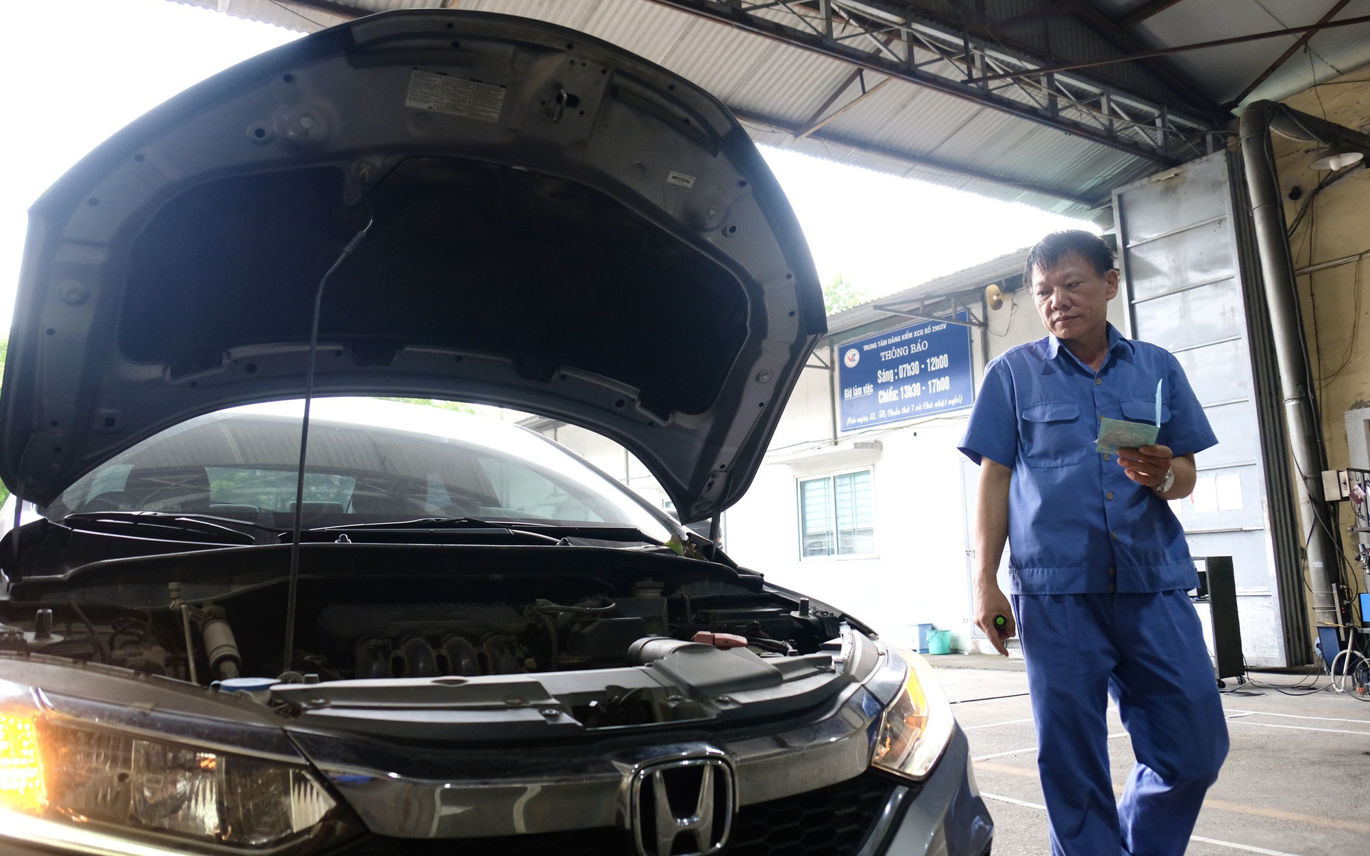 Xe mất tem, giấy chứng nhận kiểm định phải có xác nhận của công an để cấp lại- Ảnh 2. Xe chưa nộp phạt không còn được cấp đăng kiểm thời hạn 15 ngày
