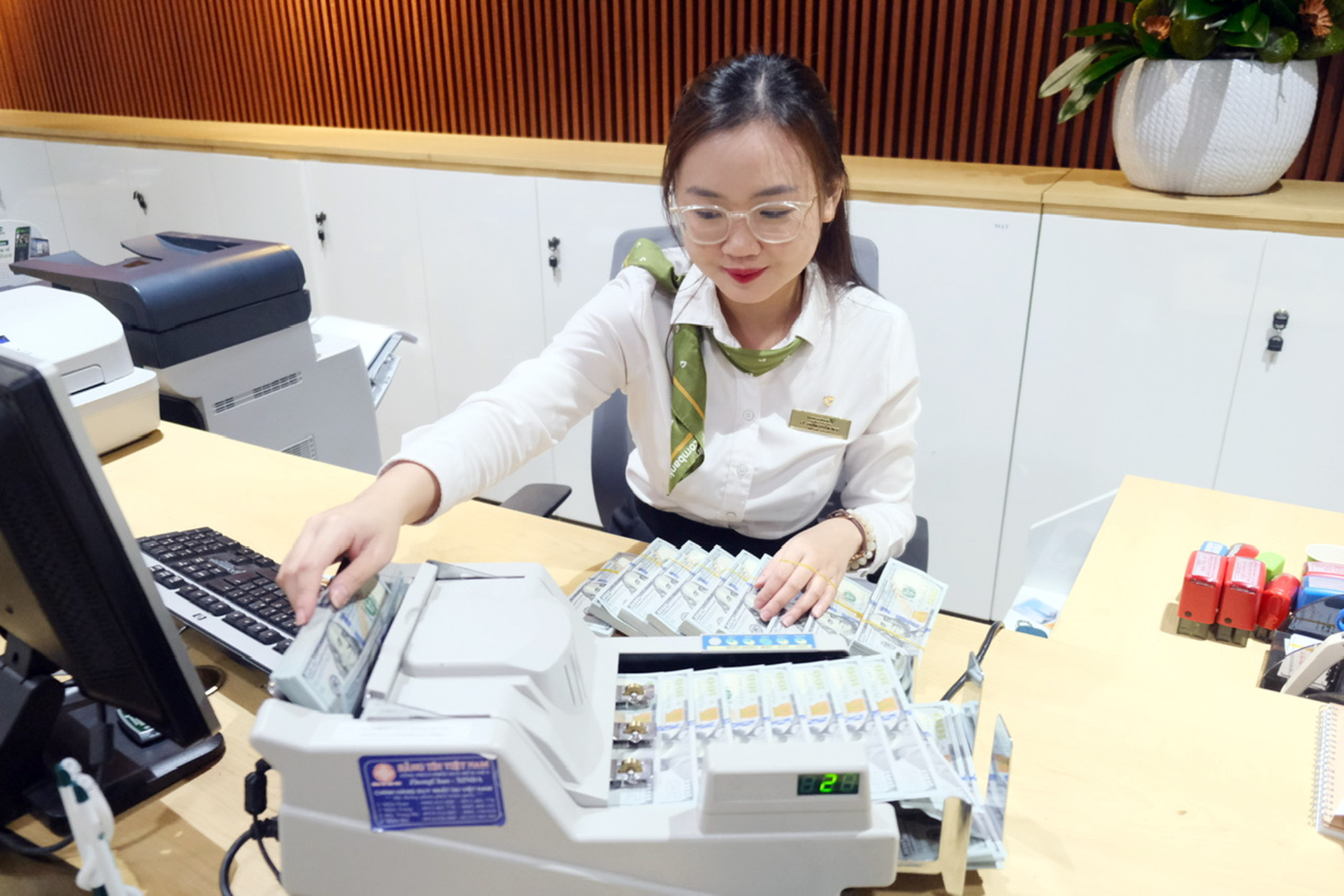 銀行は余剰資金があると言っているが、融資が必要な人々は融資金利が依然として高すぎると不満を抱いている - 写真: NGOC PHUONG