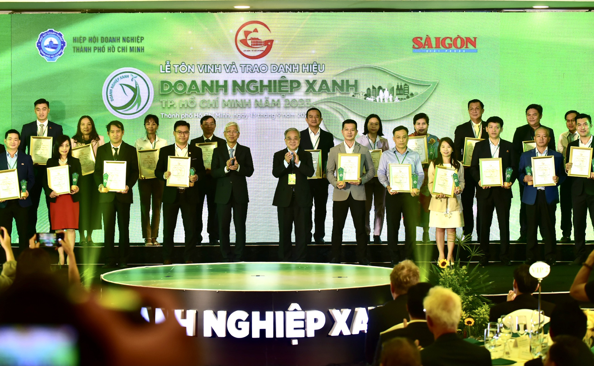 Doanh nghiệp xanh được ưu tiên trên kệ siêu thị- Ảnh 2. TP.HCM lần đầu vinh danh 90 doanh nghiệp xanh