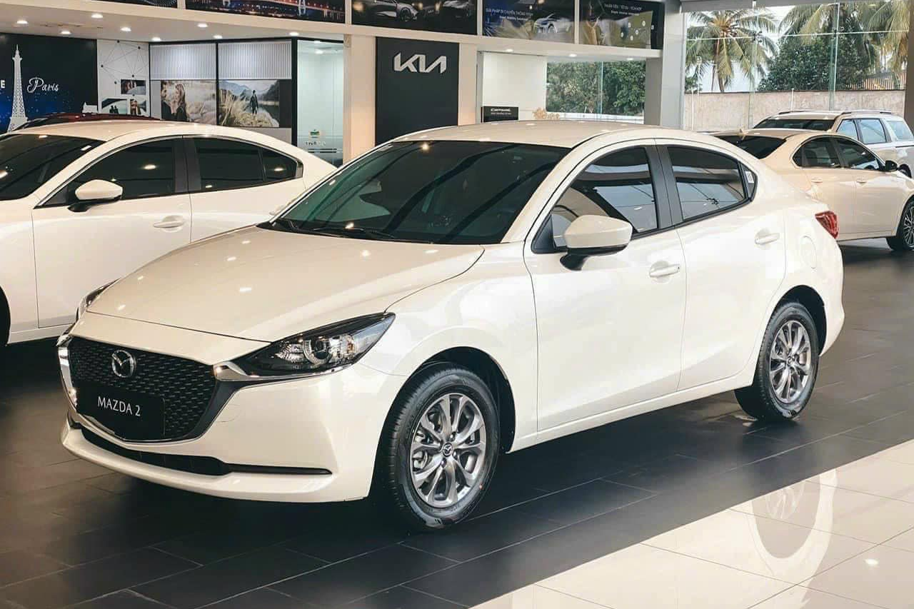 There are 3 out of 4 versions of the Mazda2 that have had their selling prices adjusted, including the Mazda2 1.5L Luxury, Sport 1.5L Luxury and Sport 1.5L Premium - Photo: Mazda Dealer/Facebook