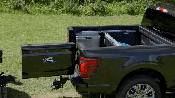 Ford F-150 tailgate can now be opened up and down and horizontally - photo cropped from video, source: Ford