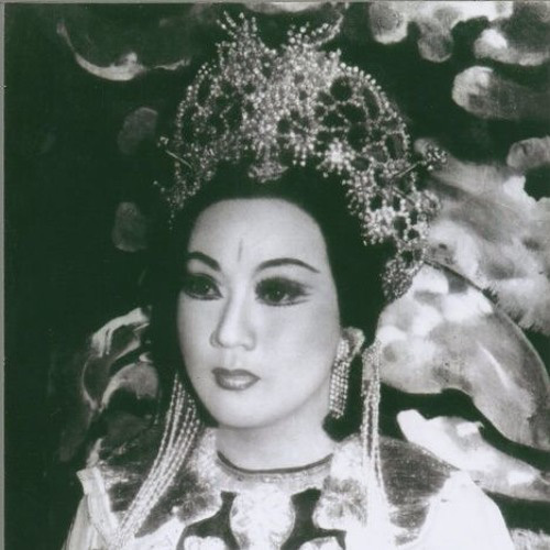 Nghệ sĩ Thanh Nga trong vai diễn Thái hậu Dương Vân Nga - Ảnh: Tư liệu gia đình