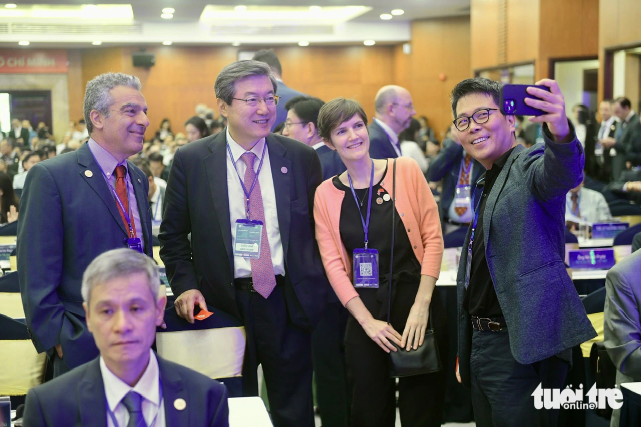 講演者、ビジネスマン、海外投資家…開会前 - 写真: QUANG DINH