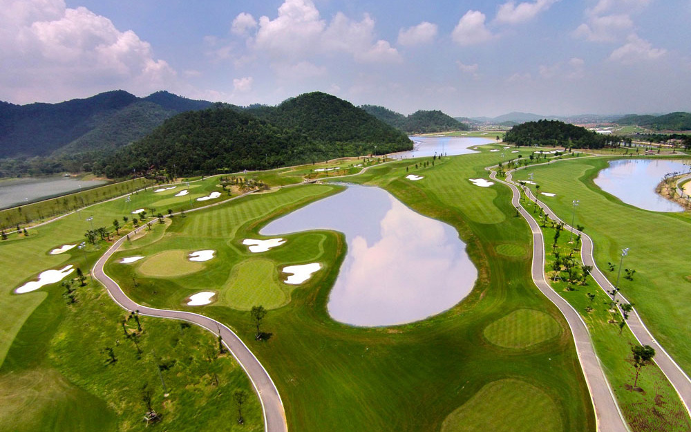 Tin tức sáng 14-4: Ngân hàng rục rịch tăng lãi suất; Sân golf 'triệu đô' lãi 1 triệu đồng/ngày- Ảnh 2. Loạt doanh nghiệp golf báo lãi lèo tèo hoặc thua lỗ