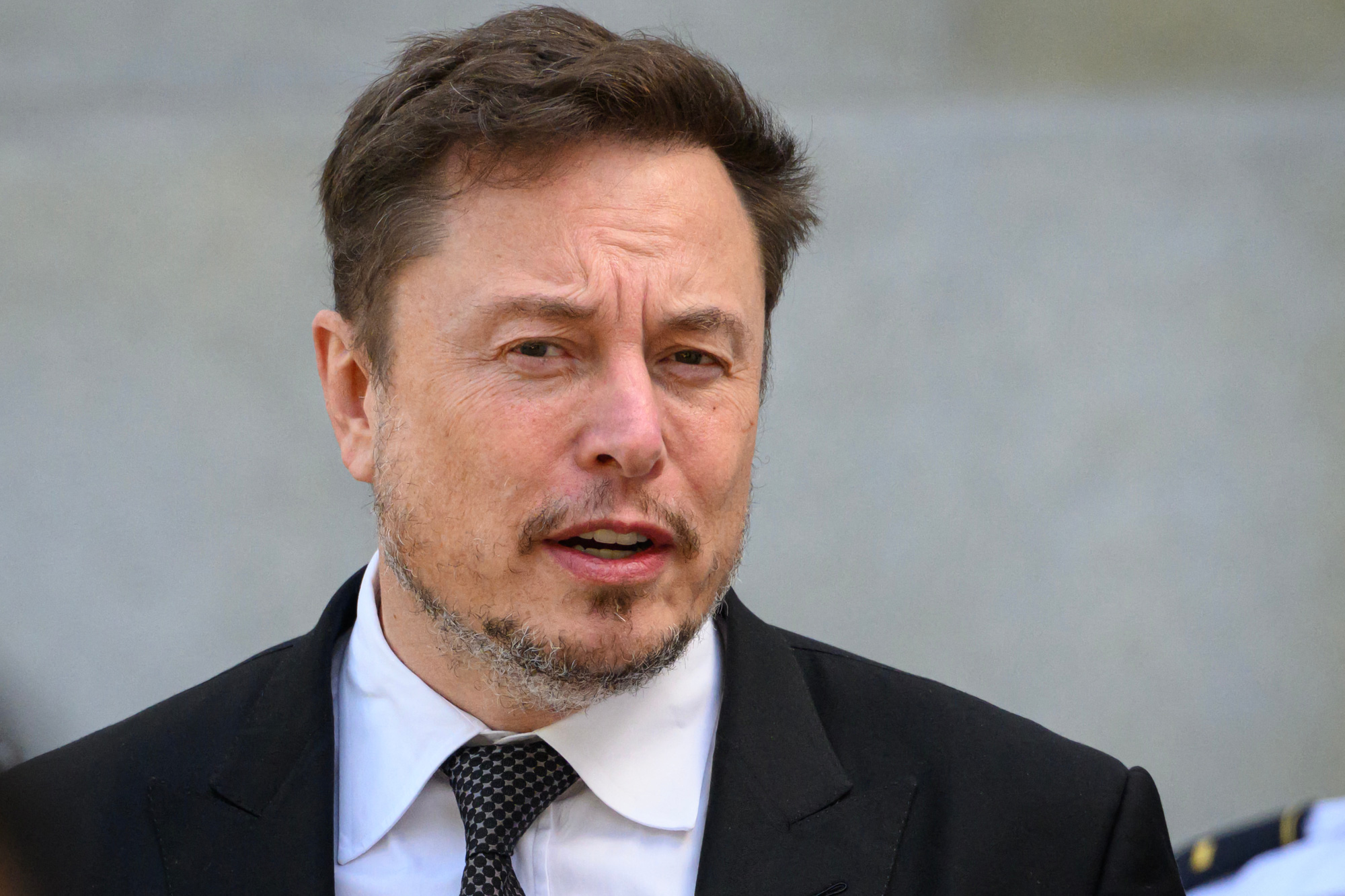 Tỉ phú Elon Musk trả lời báo giới sau cuộc họp ở Điện Capitol, Washington, ngày 13-9 - Ảnh: AFP Tỉ phú Elon Musk trả lời báo giới sau cuộc họp ở Điện Capitol, Washington, ngày 13-9 - Ảnh: AFP