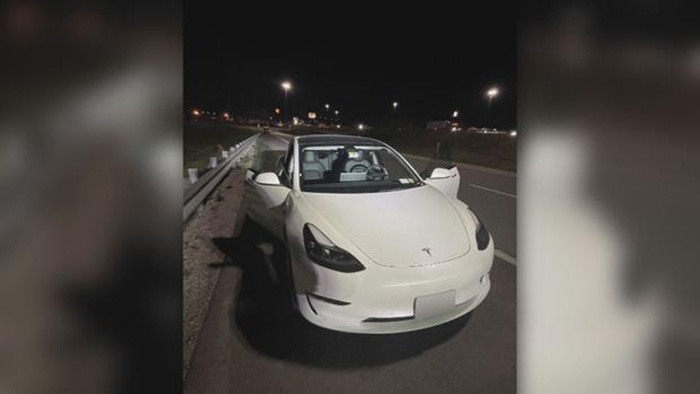 Chiếc Tesla Model 3 được thuê trong vụ việc - Ảnh: CBS News