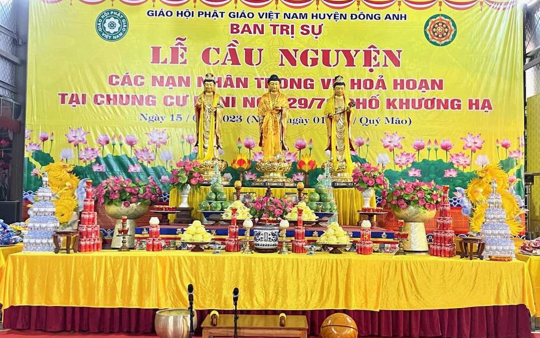 Cầu siêu các nạn nhân tai nạn giao thông: Tưởng nhớ người đi, vì người ở lại- Ảnh 3. Hà Nội đồng loạt tổ chức lễ cầu siêu cho các nạn nhân vụ cháy chung cư