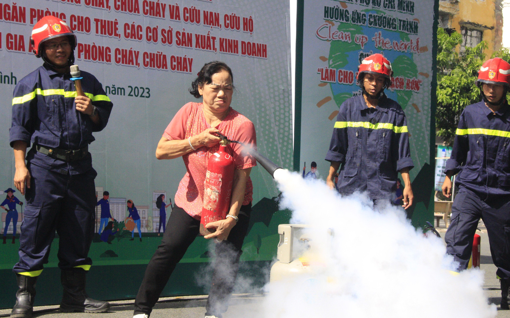 Cả chung cư cùng học phòng cháy chữa cháy Ngày chủ nhật xanh