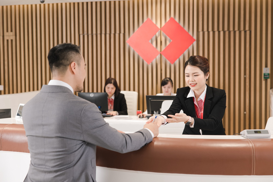 Quyết sách 10 năm không chia cổ tức tiền mặt, được thực hiện từ năm 2013 đã giúp ngân hàng này tích lũy nền tảng vốn và bổ sung nguồn lực cho các kế hoạch đầu tư dài hạn của ngân hàng - Ảnh: TCB