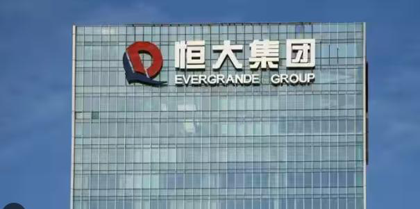 Cổ phiếu Tập đoàn Evergrande giảm 25% - Ảnh: ZEE BUSINESS