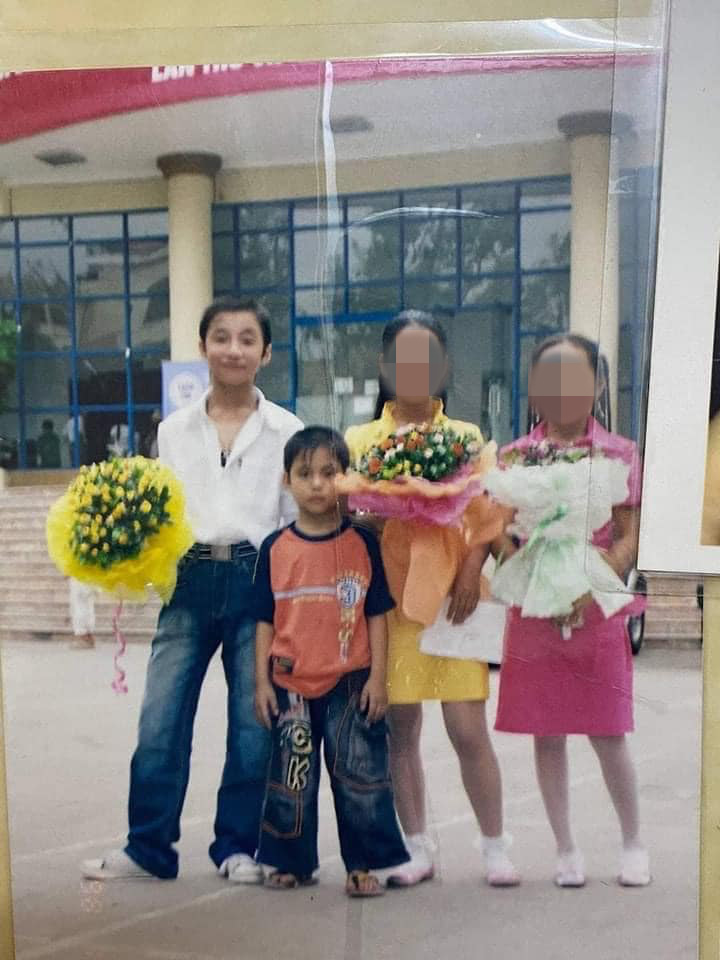 Sơn Tùng M-TP và em trai MONO (Nguyễn Việt Hoàng) trong ảnh chụp 17 năm trước 