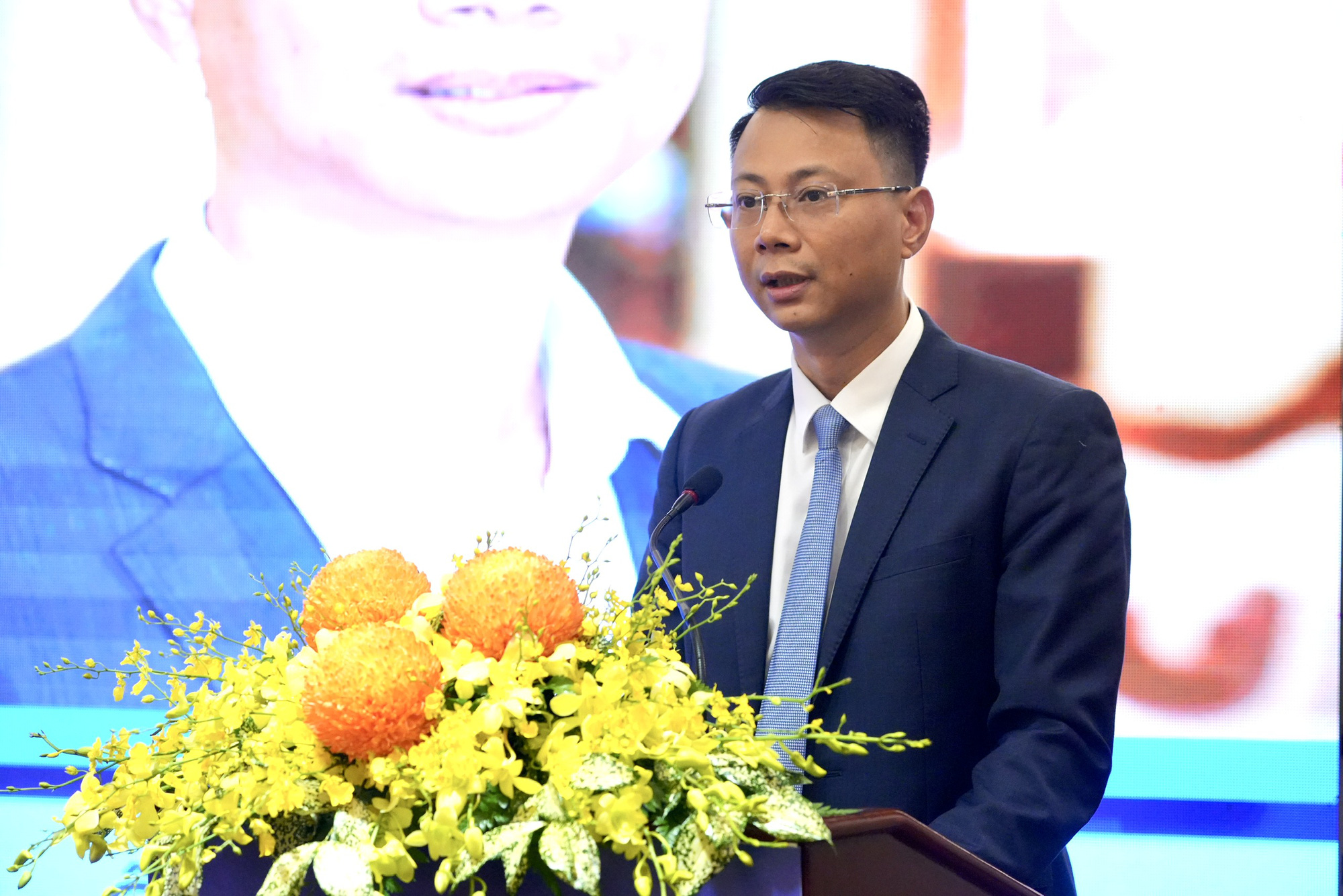 Làm gì để bảo vệ tài khoản ngân hàng trước nguy cơ lừa đảo? - Ảnh 4. Phó vụ trưởng Vụ Thanh toán Ngân hàng nhà nước Lê Anh Dũng trình bày tham luận - Ảnh: HỮU HẠNH