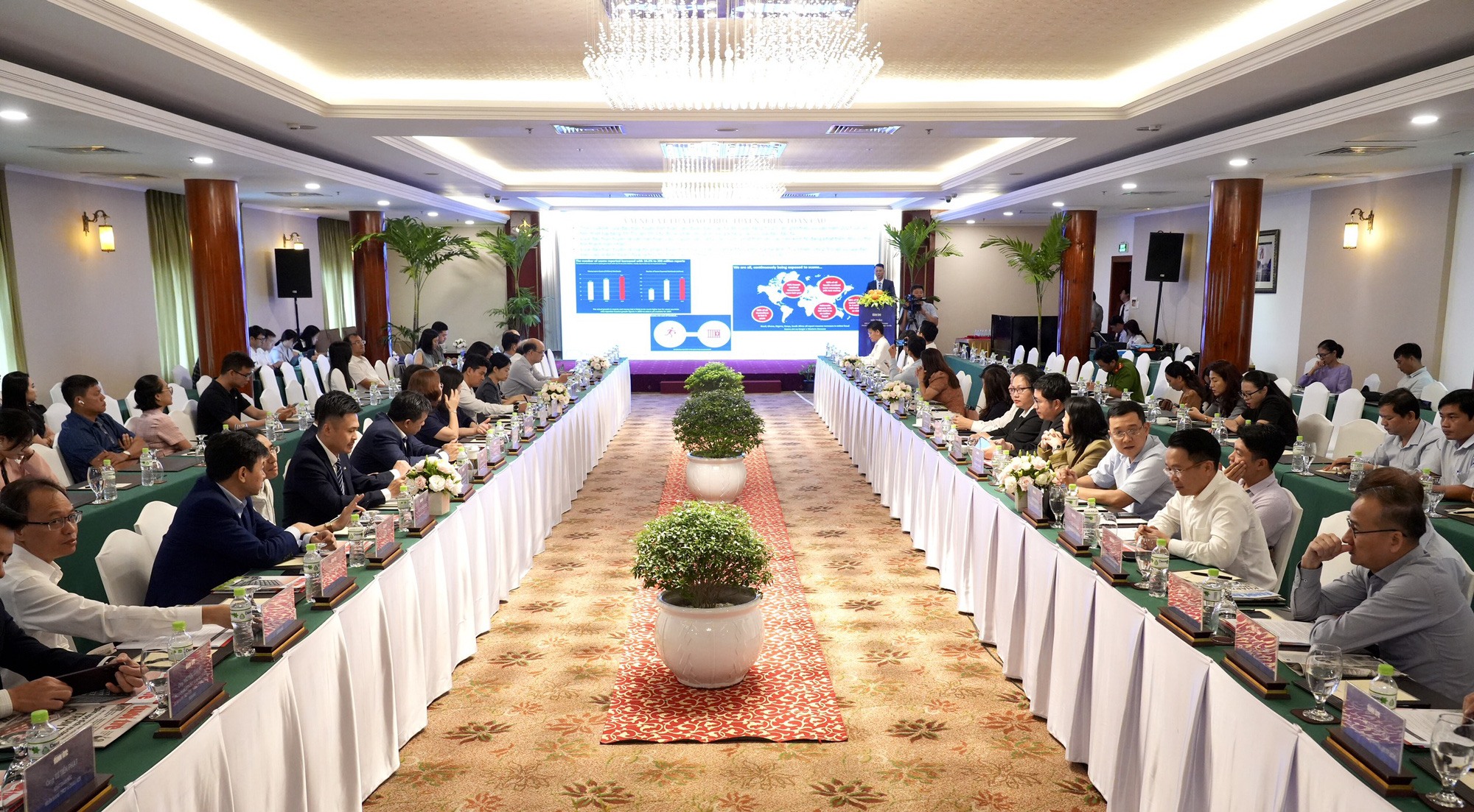 Làm gì để bảo vệ tài khoản ngân hàng trước nguy cơ lừa đảo? - Ảnh 3. Toàn cảnh hội thảo Bảo vệ tài khoản ngân hàng trước nguy cơ lừa đảo trực tuyến - Ảnh: HỮU HẠNH