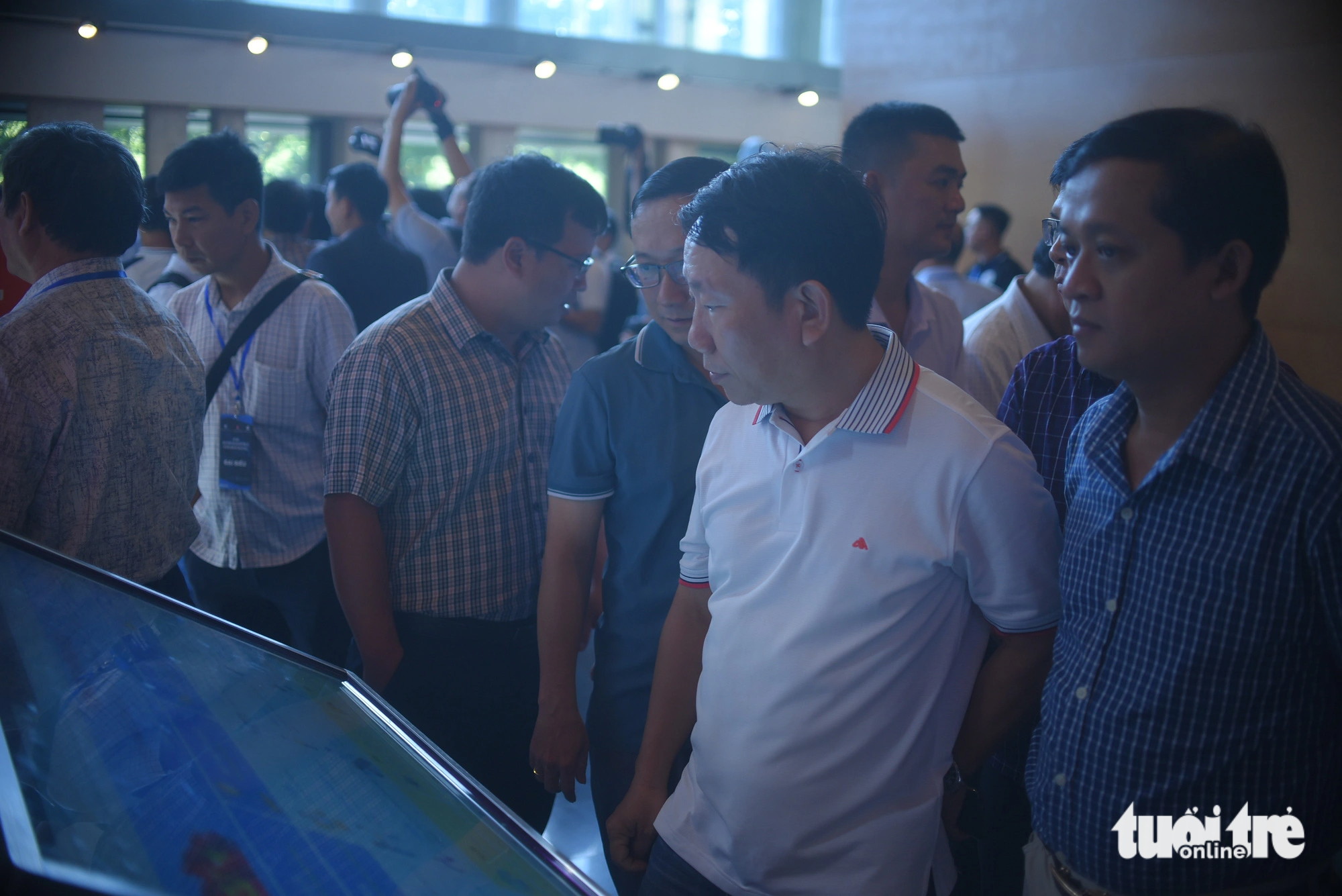 Triển lãm thu hút sự chú ý của đông đảo người dân TP Quy Nhơn - Ảnh: LÂM THIÊN Triển lãm thu hút sự chú ý của đông đảo người dân TP Quy Nhơn - Ảnh: LÂM THIÊN