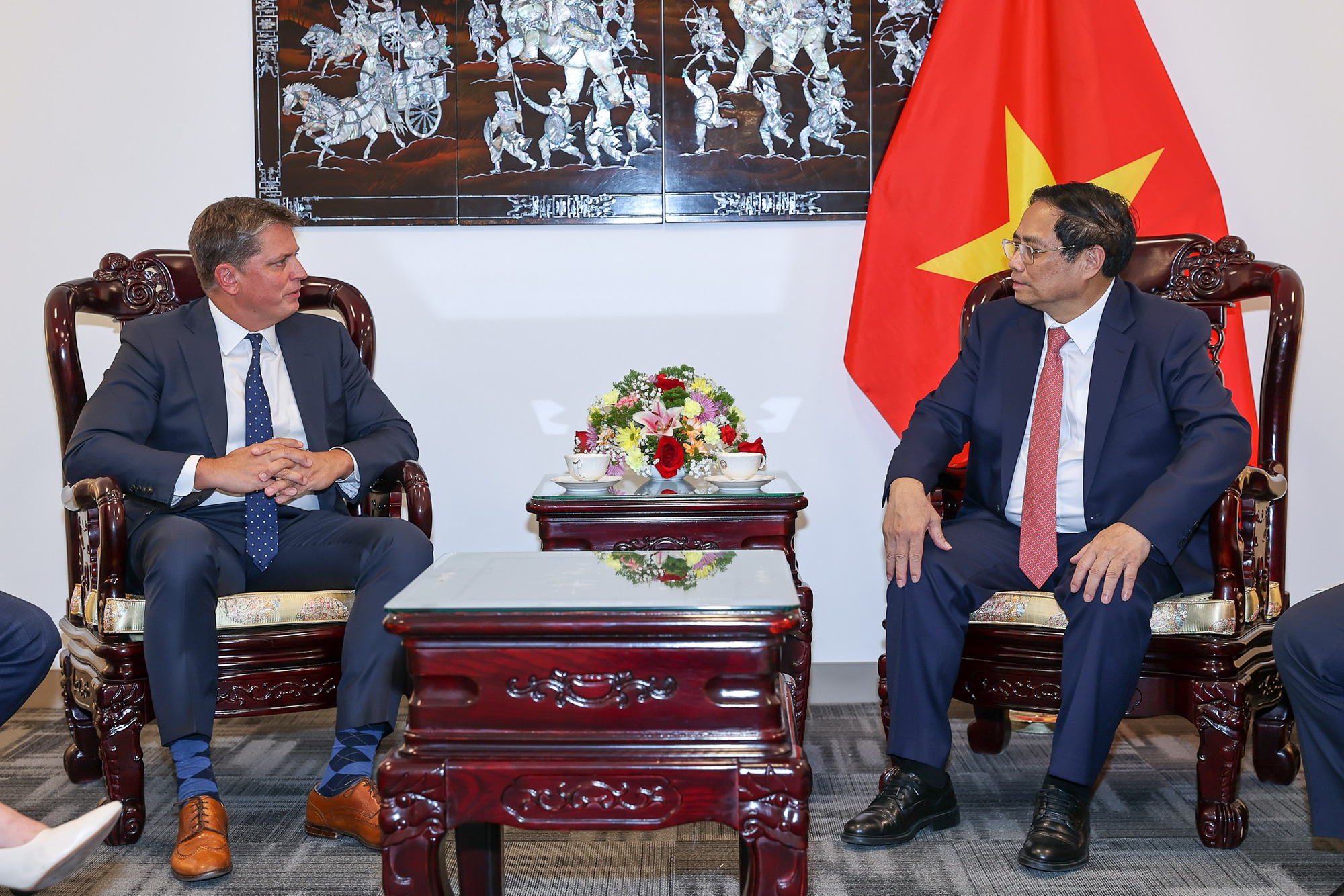 Thủ tướng Phạm Minh Chính tiếp ông Tim Hughes, phó chủ tịch cấp cao phụ trách quan hệ chính phủ và kinh doanh toàn cầu Tập đoàn SpaceX - Ảnh: NHẬT BẮC Thủ tướng Phạm Minh Chính tiếp ông Tim Hughes, phó chủ tịch cấp cao phụ trách quan hệ chính phủ và kinh doanh toàn cầu Tập đoàn SpaceX - Ảnh: NHẬT BẮC