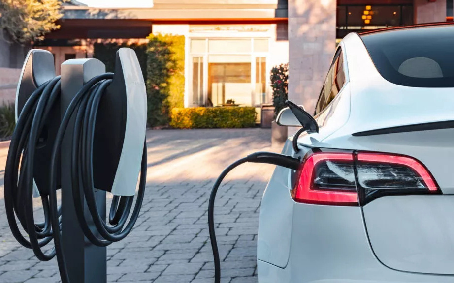 Kích cầu hết nấc, doanh thu xe hơi vẫn 'thảm', Mercedes-Benz giảm vài ngàn tỉ- Ảnh 2. Xe điện có thể chiếm tới 86% doanh số ô tô mới sau 7 năm nữa