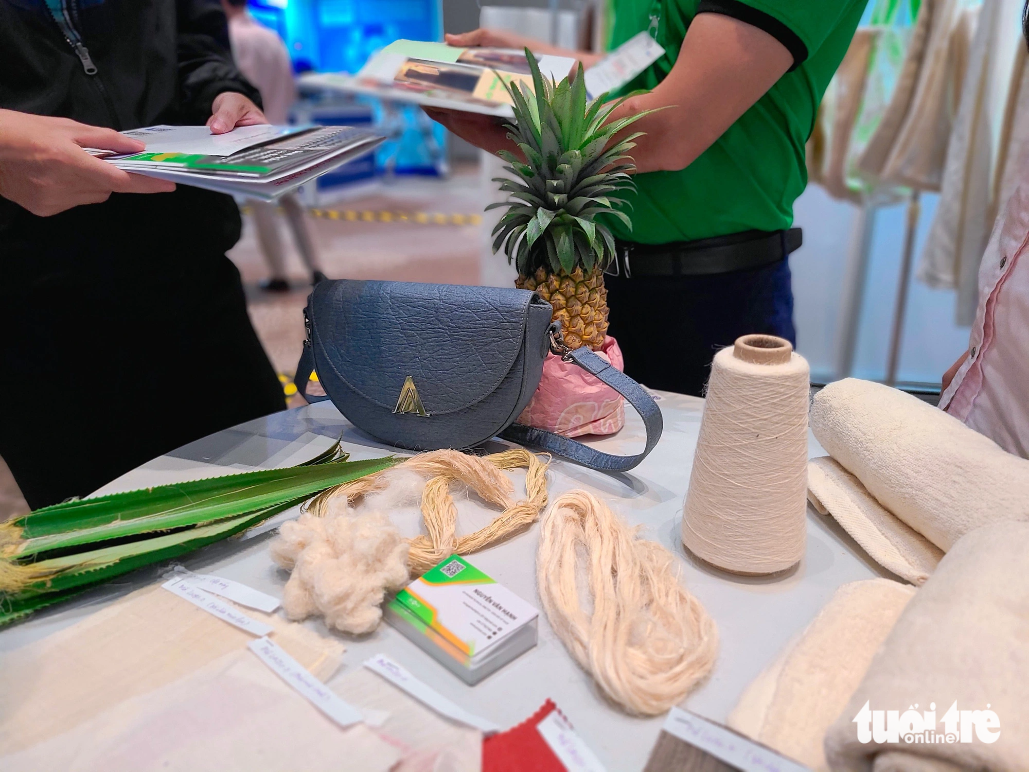 Sợi kéo từ lá dứa độc đáo được trưng bày tại triển lãm quốc tế vải cao cấp - Texture Việt Nam 2023 - Ảnh: NHẬT XUÂN
