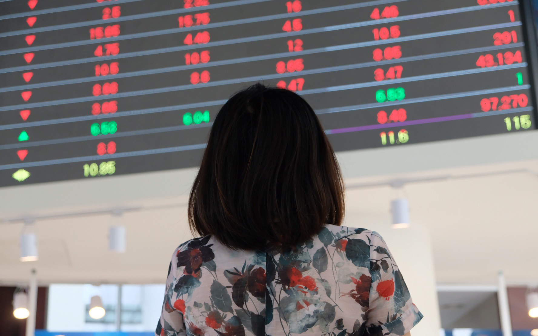 Công ty chứng khoán dồn dập mua ròng lúc thị trường lao dốc, chiến lược sắp tới ra sao?