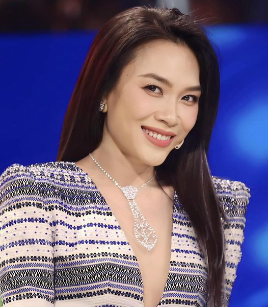 Mỹ Tâm ở tập live show 3 Vietnam Idol 2023 được khán giả nhận xét đã khó tính hơn, cô liên tục đưa ra những nhận xét thẳng thắn trên sóng trực tiếp - Ảnh: Facebook Mỹ Tâm