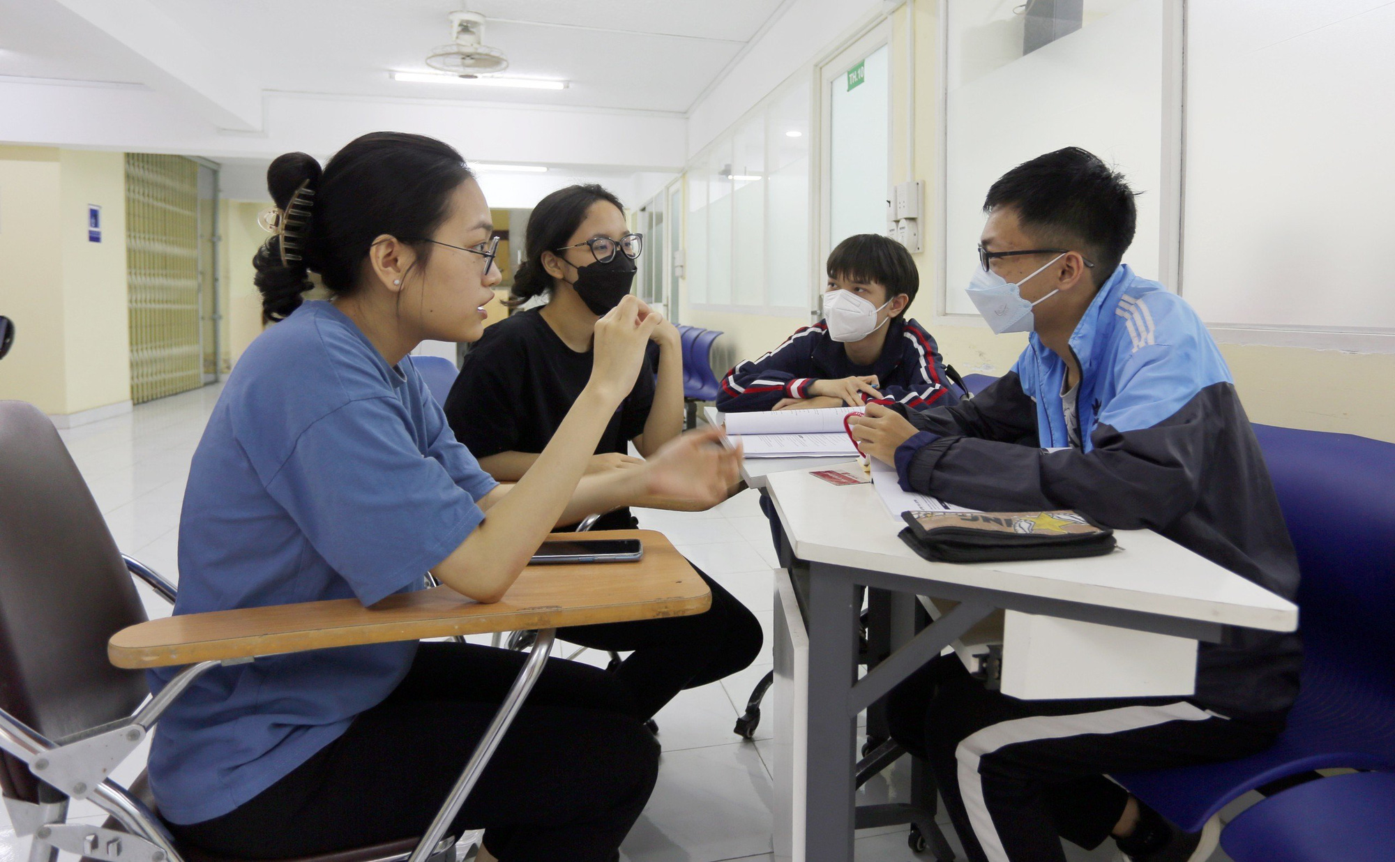 2年生以上のグループは健康保険に注意を払っていないことが判明 - 写真:PHUONG QUANYEN