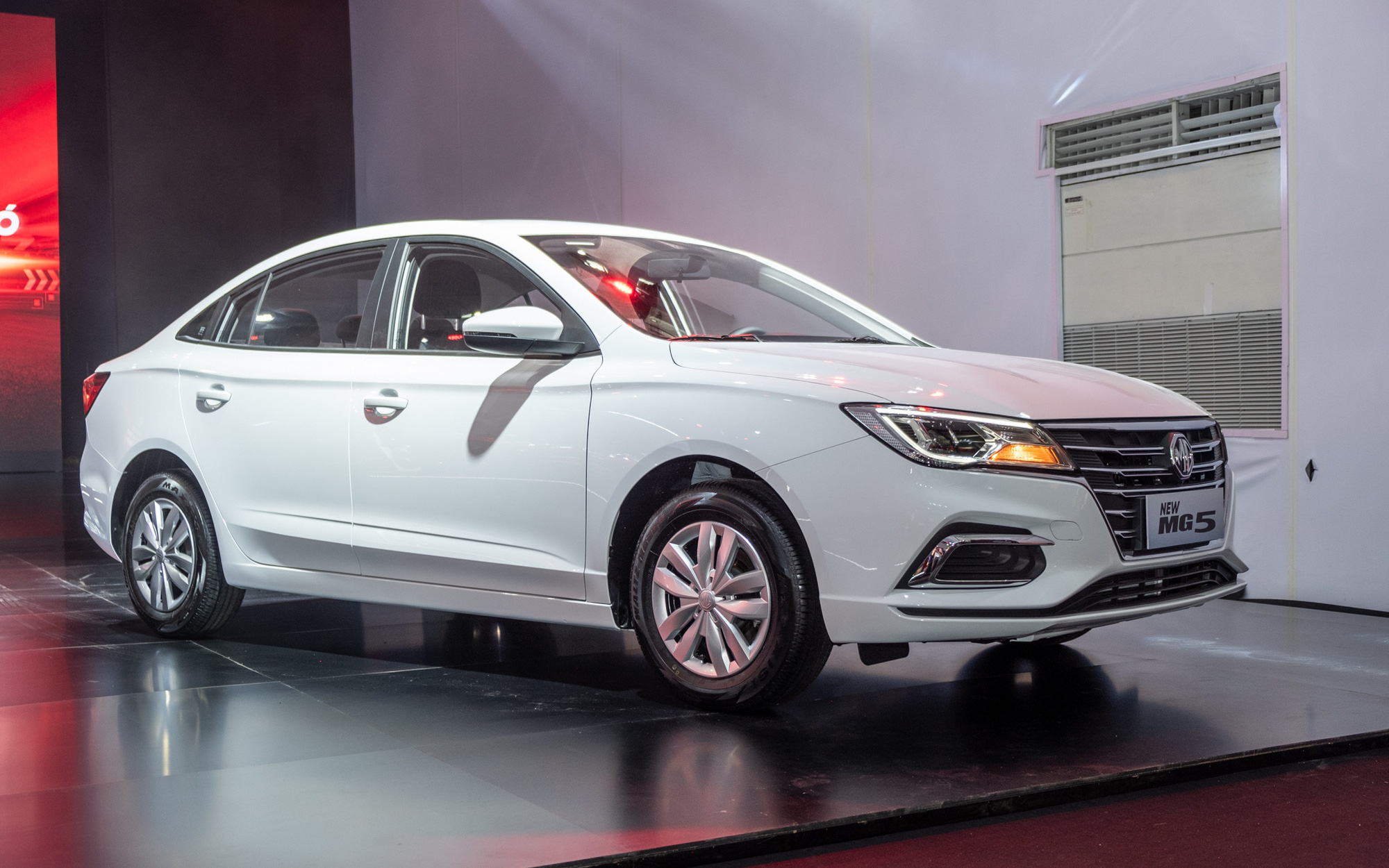 Tin tức giá xe: Xe hạng C rẻ nhất Việt Nam nay càng rẻ, giá MG5 MT nay thấp hơn cả Hyundai i10- Ảnh 7. MG5 số sàn giá chỉ từ 399 triệu - sedan C rẻ nhất Việt Nam, cạnh tranh cả xe hạng A