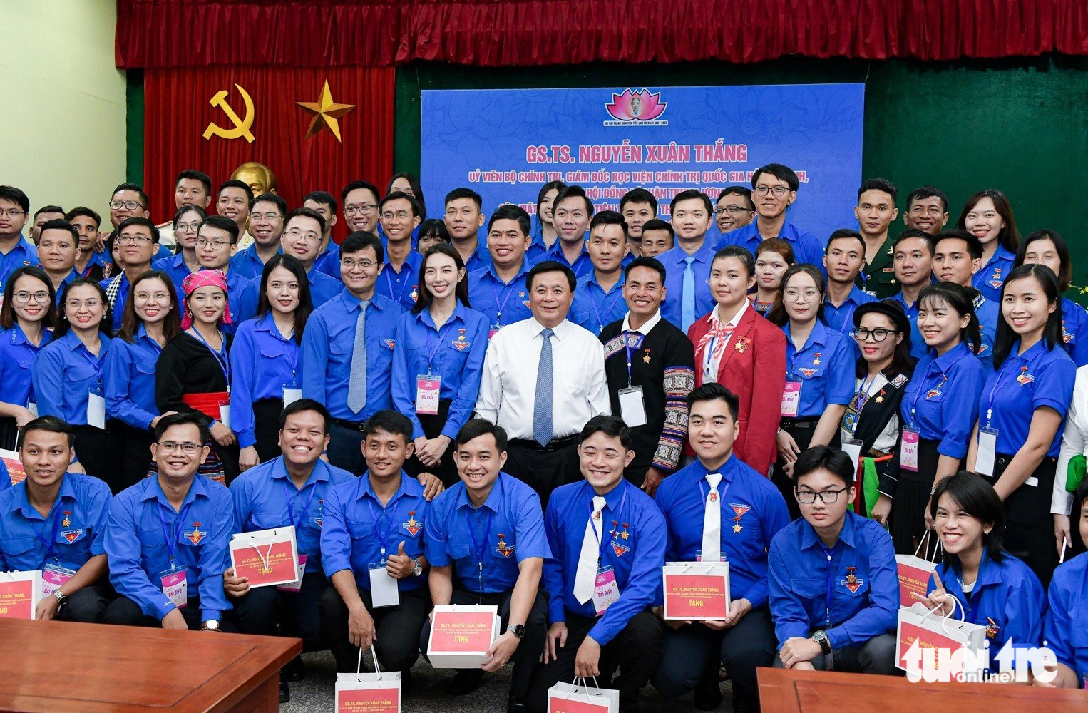 Meeting with progressive youth after Uncle Ho's words at the site of the remains of President Ho Chi Minh - Photo 1. Mr. Nguyen Xuan Thang – member of the Politburo, director of the Ho Chi Minh National Academy of Politics, chairman of the Central Theoretical Council – met with advanced youth to follow Uncle Ho's words in 2023 – Photo: Nam Tran