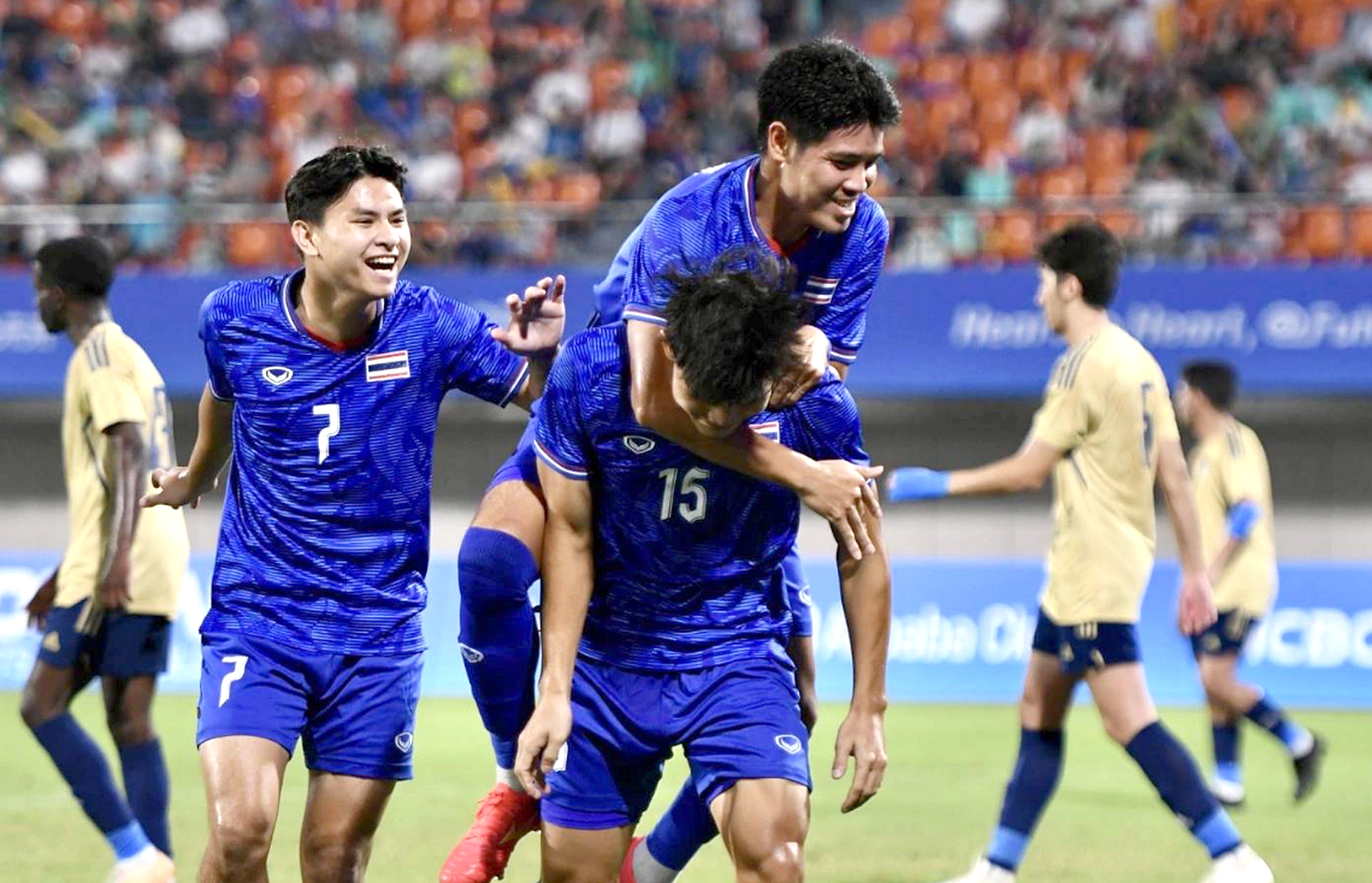 アシアド 19 を踏まえて、ベトナムの青少年サッカー: 将来に向けて何を改善する必要があるか? -写真3。 オリンピック・タイはアジアド19男子サッカー・ラウンド16でイランと対戦 - 写真: SIAM