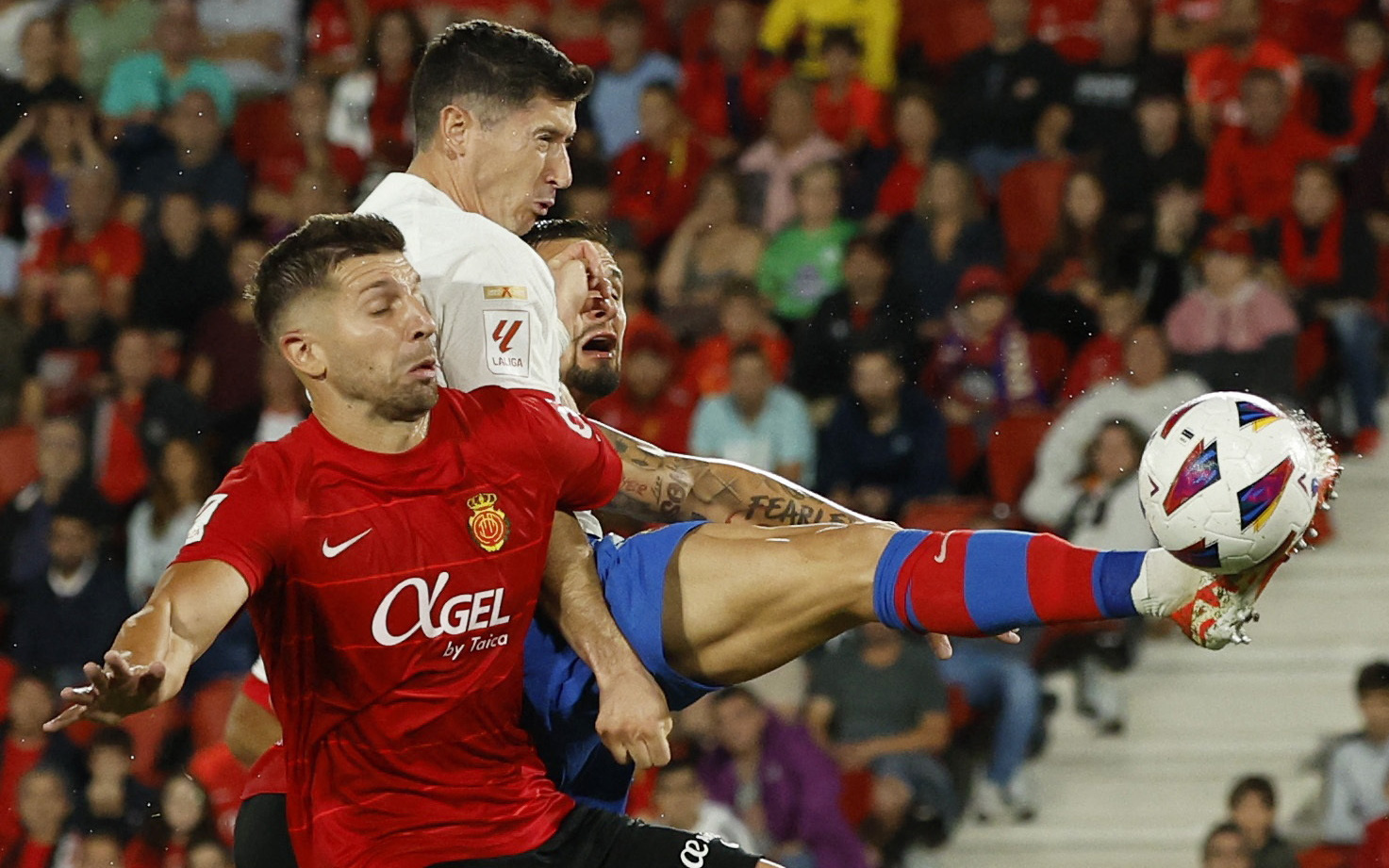 Jadon Sancho rời Man United, trở lại Dortmund đến hết mùa giải- Ảnh 2. Điểm tin thể thao sáng 27-9: Barcelona bị cầm chân, Sancho bị cấm tiếp xúc với đội một Man United