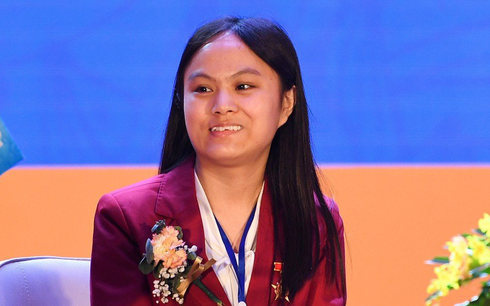 Sinh viên khiếm thị luôn phá bỏ sự e ngại để đóng góp cho cộng đồng- Ảnh 2. Nữ kỳ thủ khiếm thị: