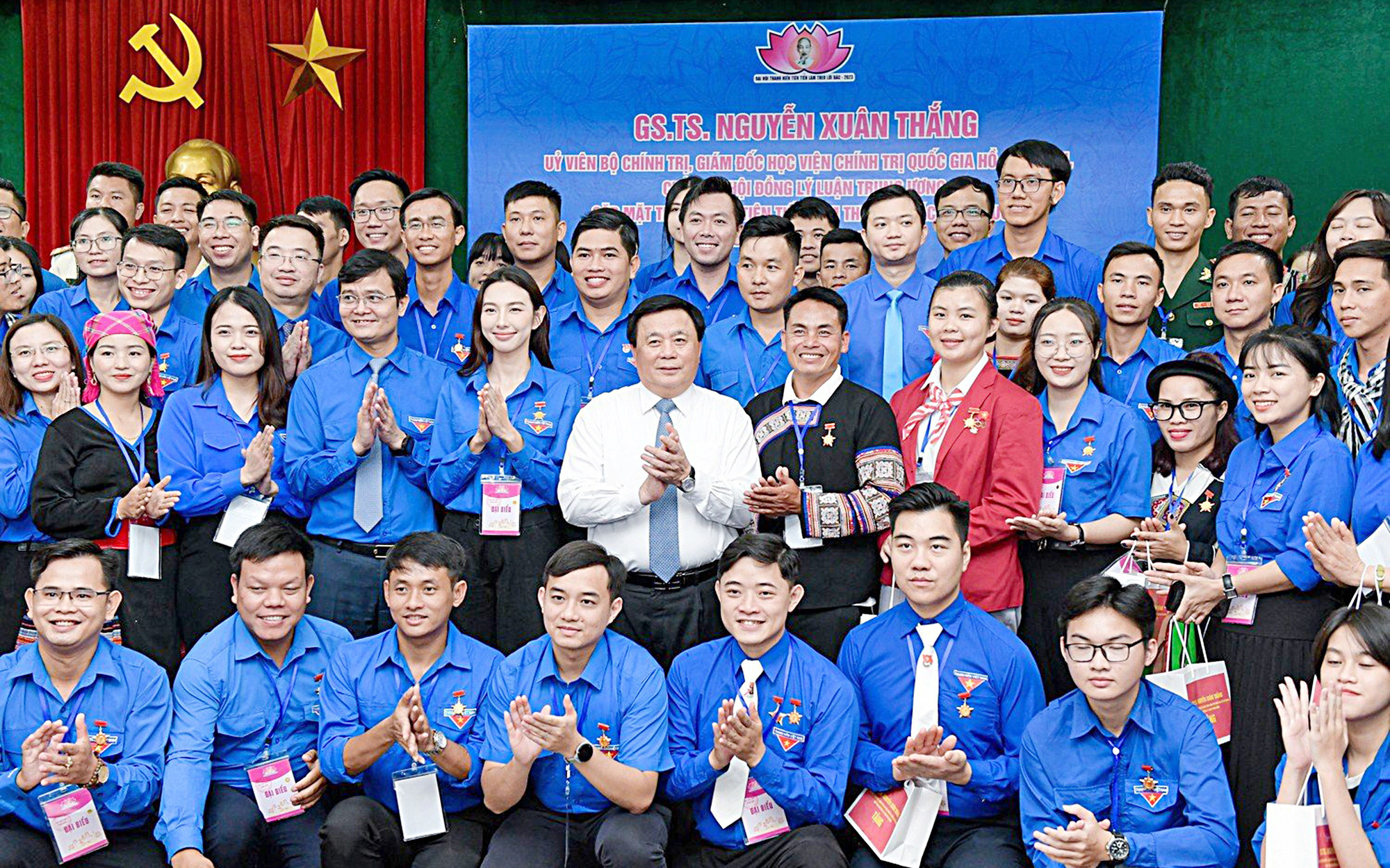 Từng lời Bác dạy nay soi vào thực tiễn- Ảnh 3. Học phải đi đôi với làm theo lời Bác dạy