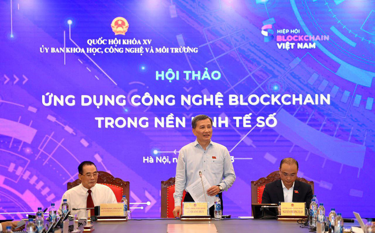 Thách thức và cơ hội hoàn thiện cơ sở pháp lý cho blockchain ở Việt Nam - Ảnh 1. Ông Lê Quang Huy, chủ nhiệm Ủy ban Khoa học, Công nghệ và Môi trường của Quốc hội - cho biết Quốc hội đánh giá cao tiềm năng của công nghệ blockchain và đang tích cực tiếp cận - Ảnh: T. H