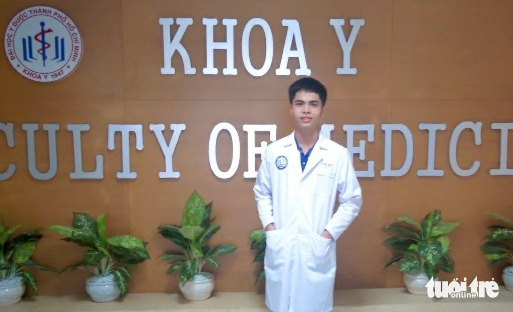 Bạn Lê Hữu Hiếu nhận học bổng Tiếp sức đến trường năm 2017 sắp trở thành một bác sĩ - Ảnh: Nhân vật cung cấp