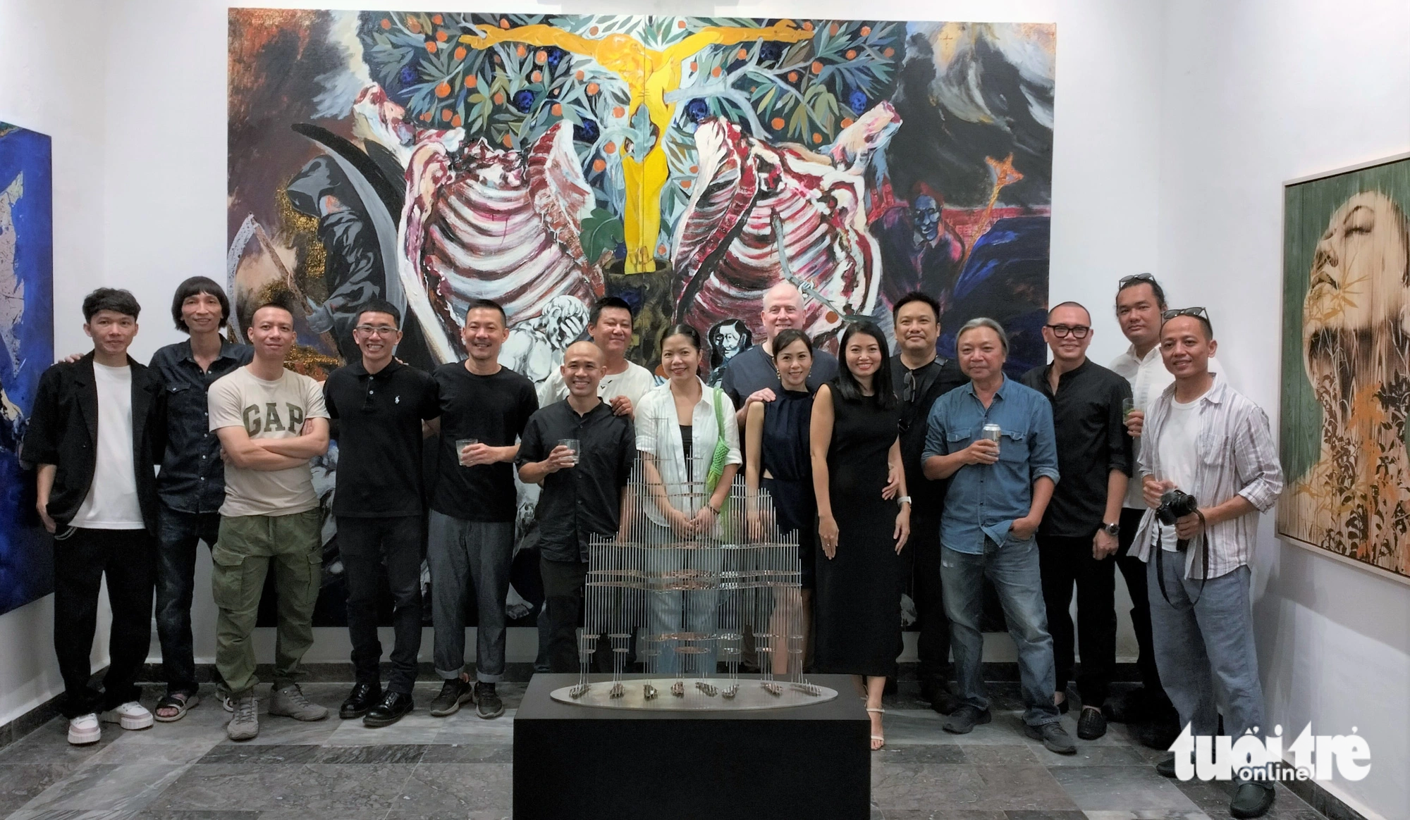 Các nghệ sĩ hội tụ trong triển lãm nhóm Awakening để chia tay không gian 27i Trần Nhật Duật - Ảnh: H.VY