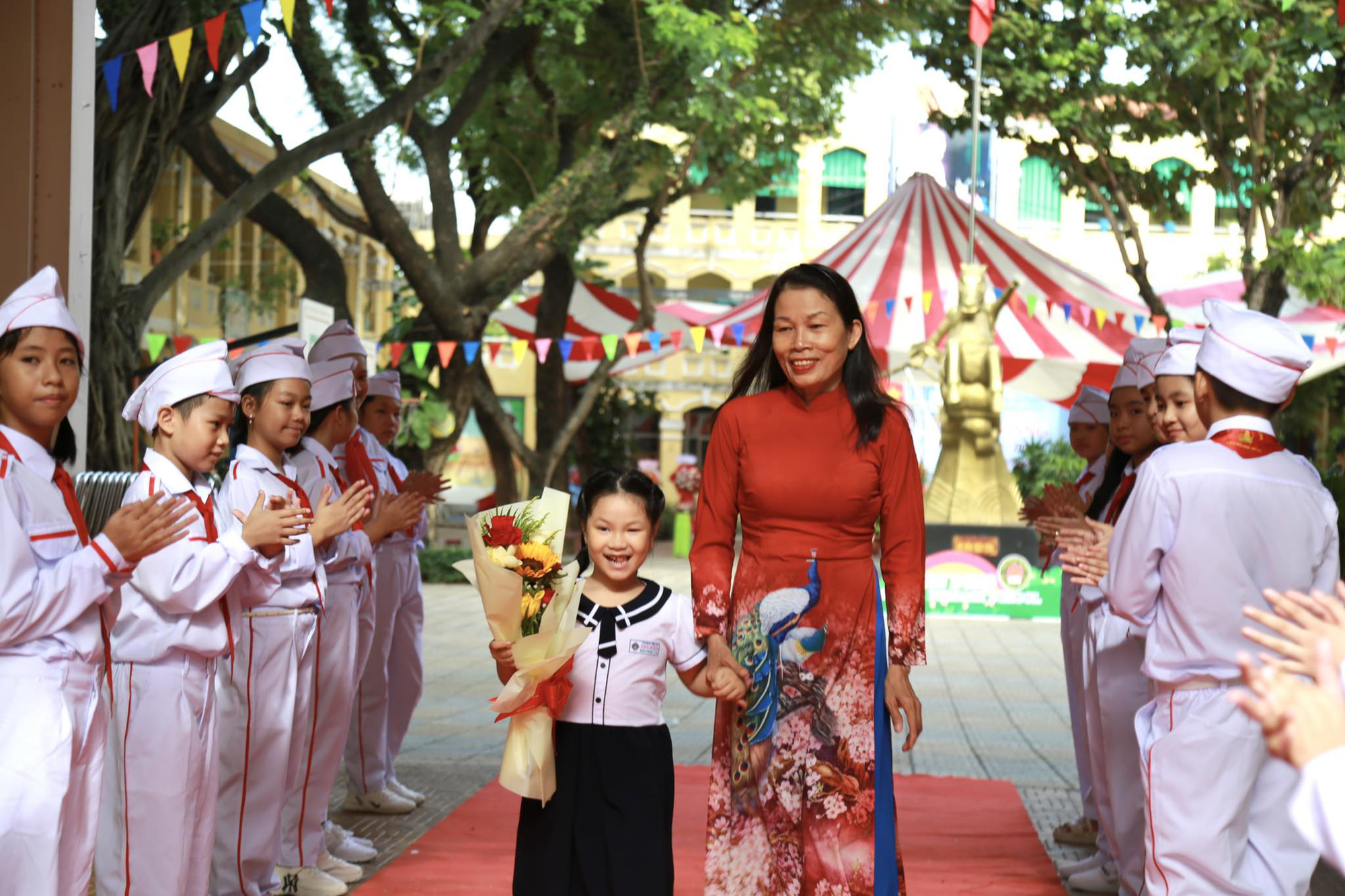 Hơn 22 triệu học sinh cả nước khai giảng năm học mới - Ảnh 19.