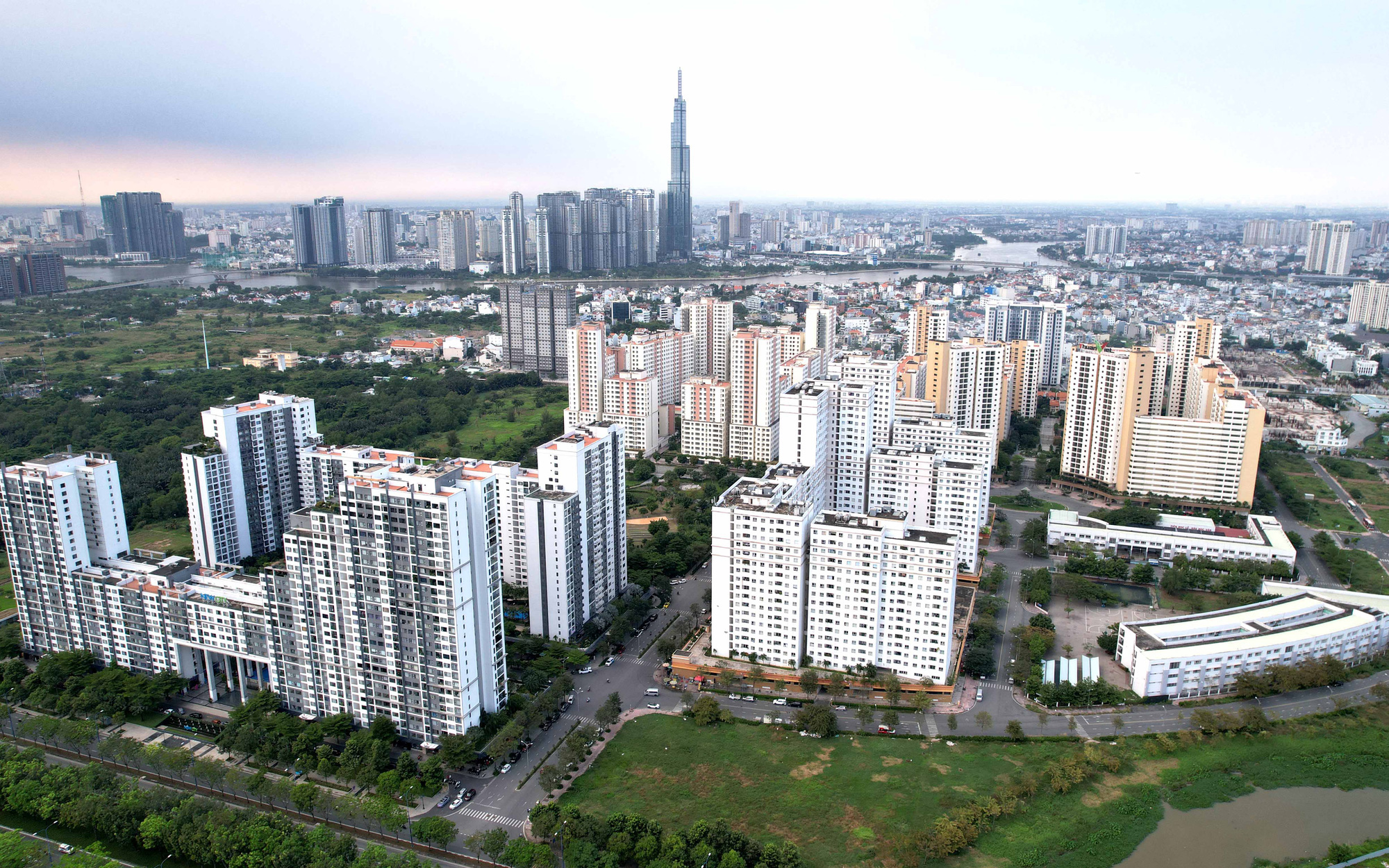 Cuối 2024 TP.HCM soạn thảo xong quy định 'gỡ vướng' đất công xen kẹt - Ảnh 2.