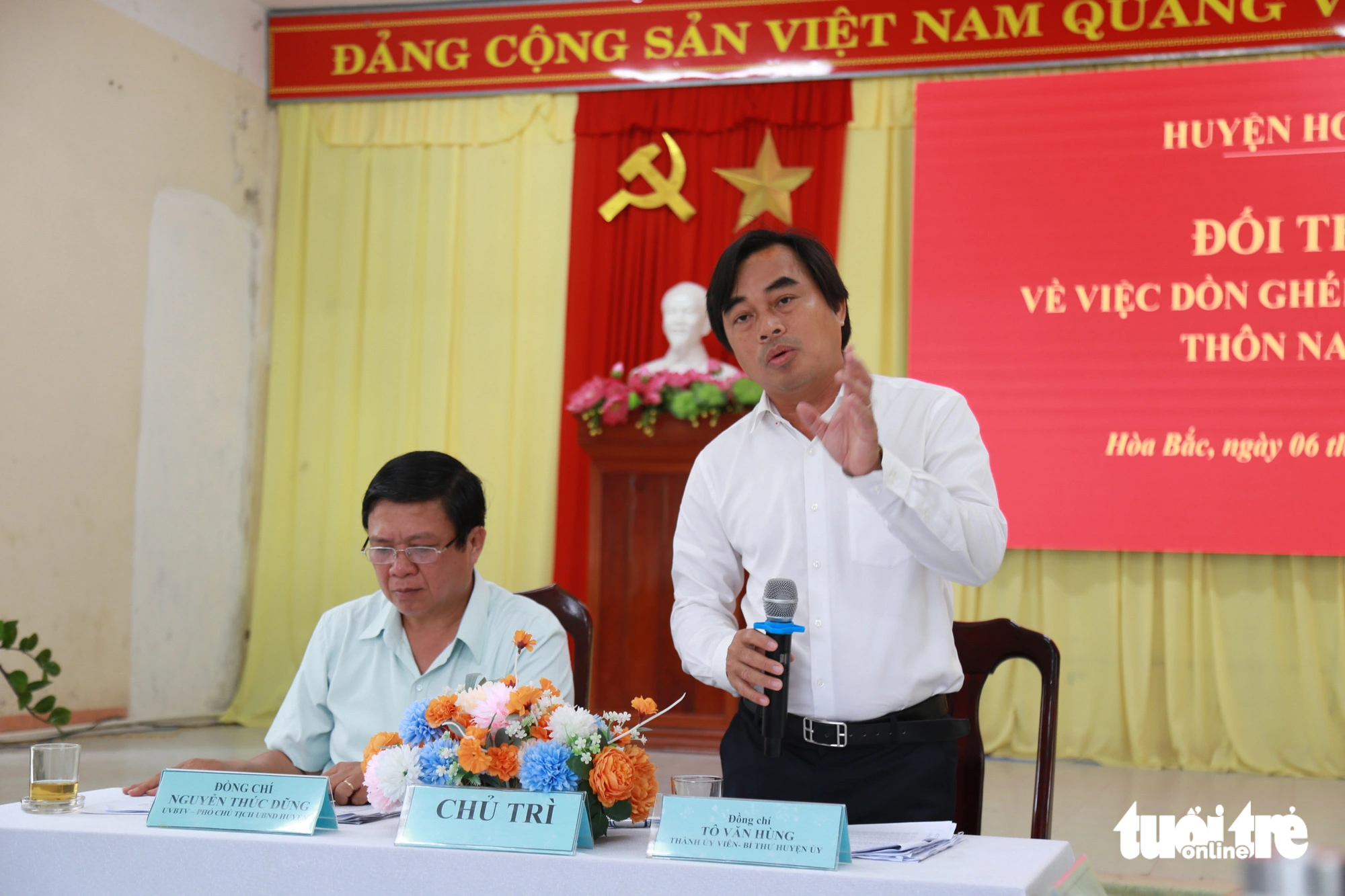 Ông Tô Văn Hùng, bí thư Huyện ủy Hòa Vang, tại buổi đối thoại chiều 6-9 - Ảnh: ĐOÀN NHẠN