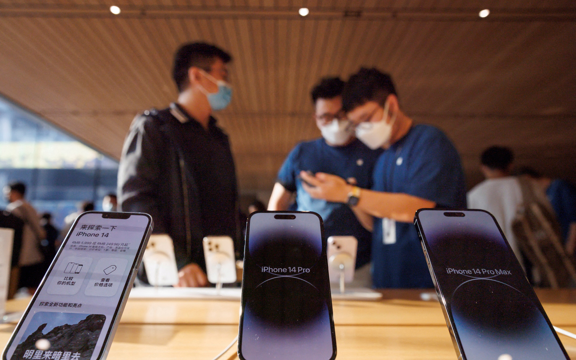 Apple mất 200 tỉ USD trong 2 ngày sau lệnh cấm iPhone của Trung Quốc