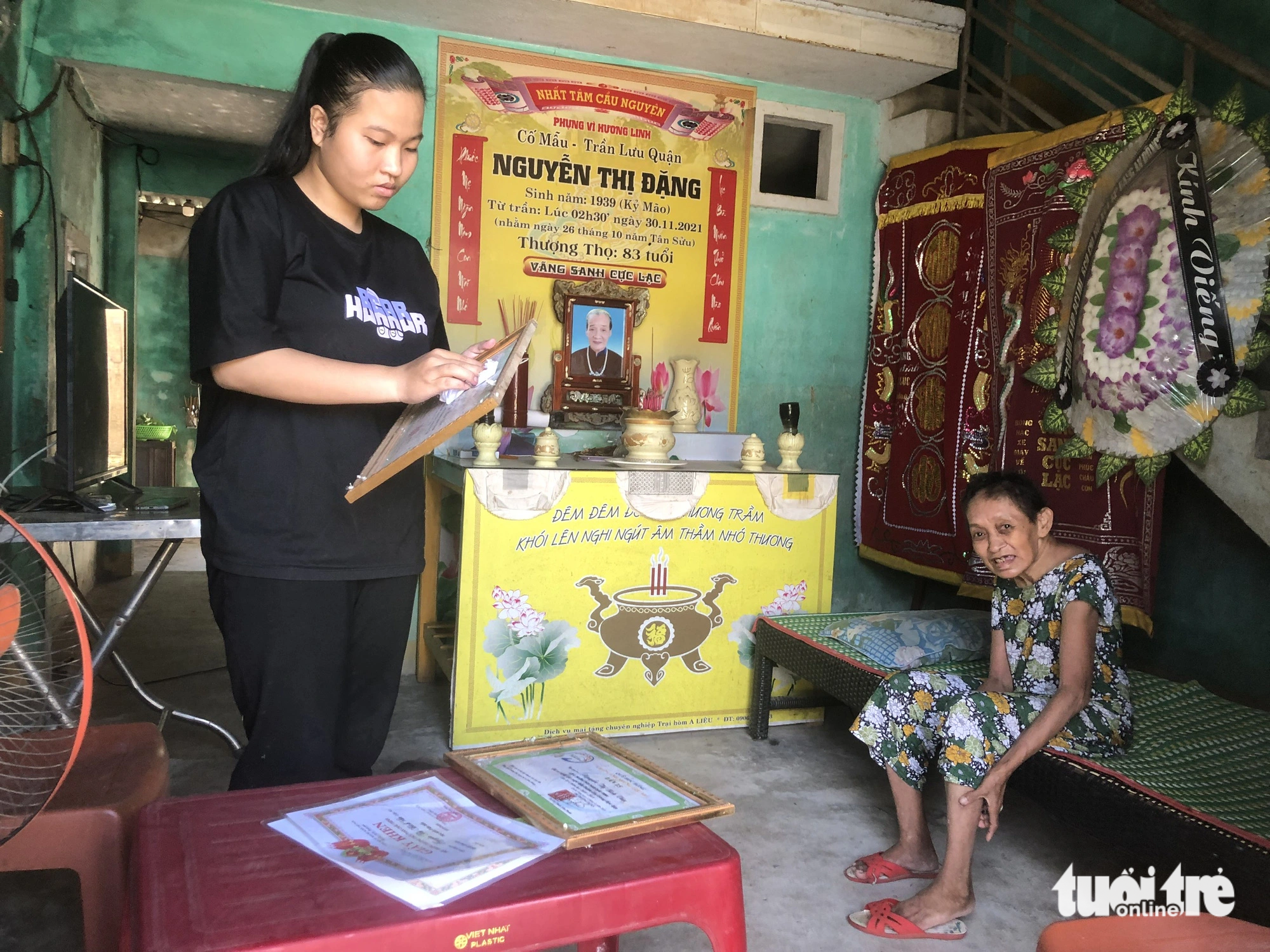 Dù cuộc sống nghèo khó nhưng Vân luôn đạt thành tích cao trong học tập - Ảnh: ĐOÀN CƯỜNG