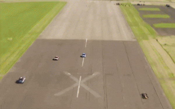 Cuộc đua drag đỉnh cao: MotoGP hay xe F1 nhanh hơn?
