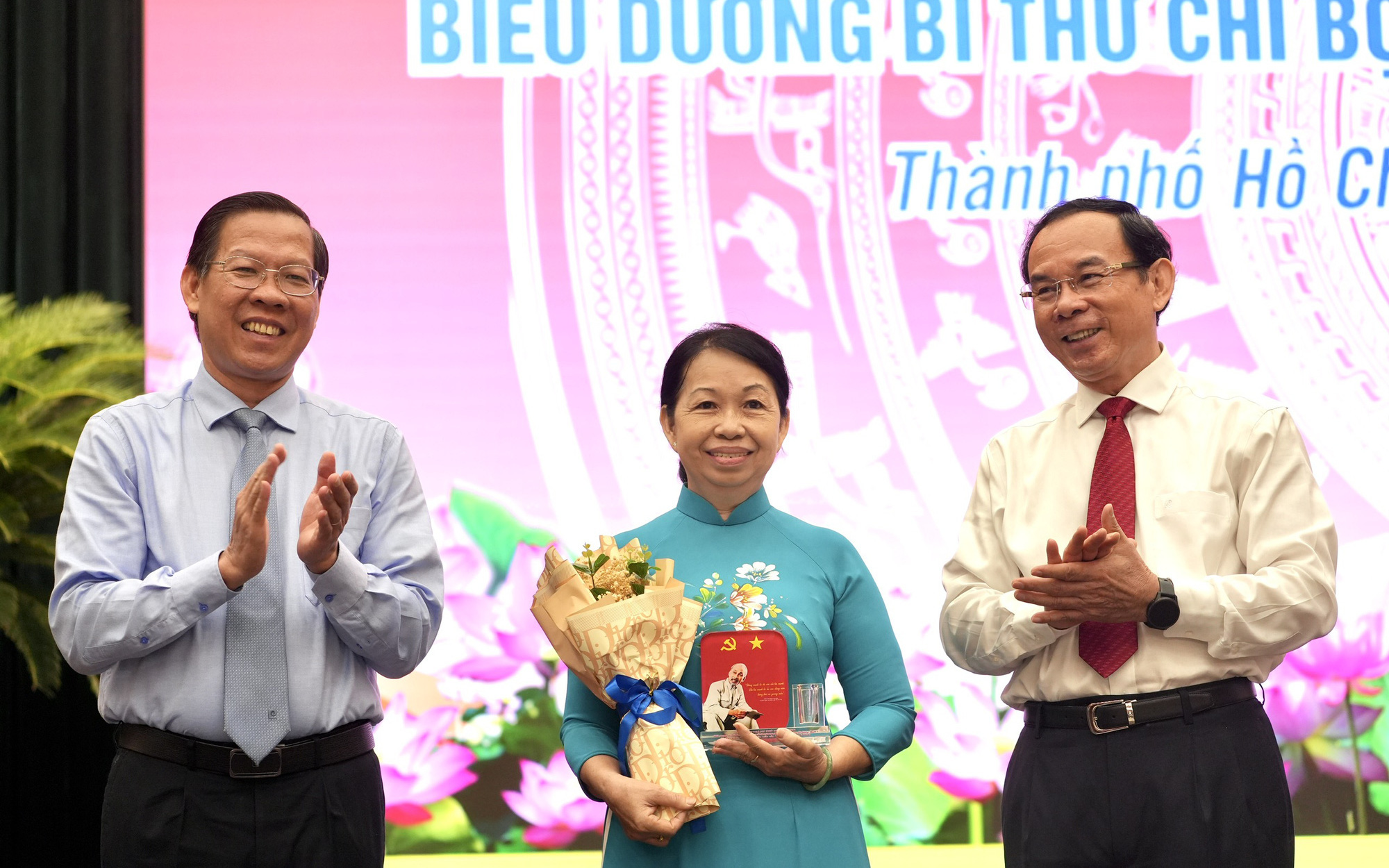 UBND TP.HCM khen thưởng người hoạt động khu phố, ấp từ 30 năm trở lên- Ảnh 2. Bí thư Nguyễn Văn Nên: Sắp xếp khu phố, ấp với tinh thần tốt hơn chứ không rối hơn