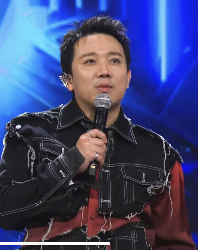 Chung kết Rap Việt: Trấn Thành 2 lần 'quay xe' trước Thái VG làm khán giả hụt hẫng - Ảnh 1. Trấn Thành thể hiện khiếu hài hước, dễ dàng