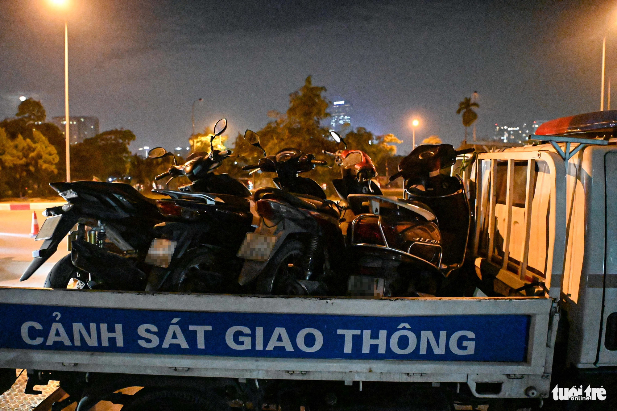 Nồng độ cồn vượt mức kịch khung, tài xế nói 'nhà không thiếu ô tô, không sợ bị giữ'- Ảnh 10. Nồng độ cồn vượt mức kịch khung, tài xế nói 'nhà không thiếu ô tô, không sợ bị giữ'- Ảnh 10.