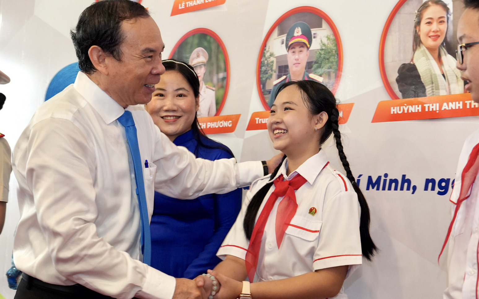 Hoàng Thùy Linh, Đen Vâu được vinh danh nghệ sĩ nổi bật năm qua- Ảnh 2. Tôn vinh 14 gương Công dân trẻ tiêu biểu TP.HCM năm 2023