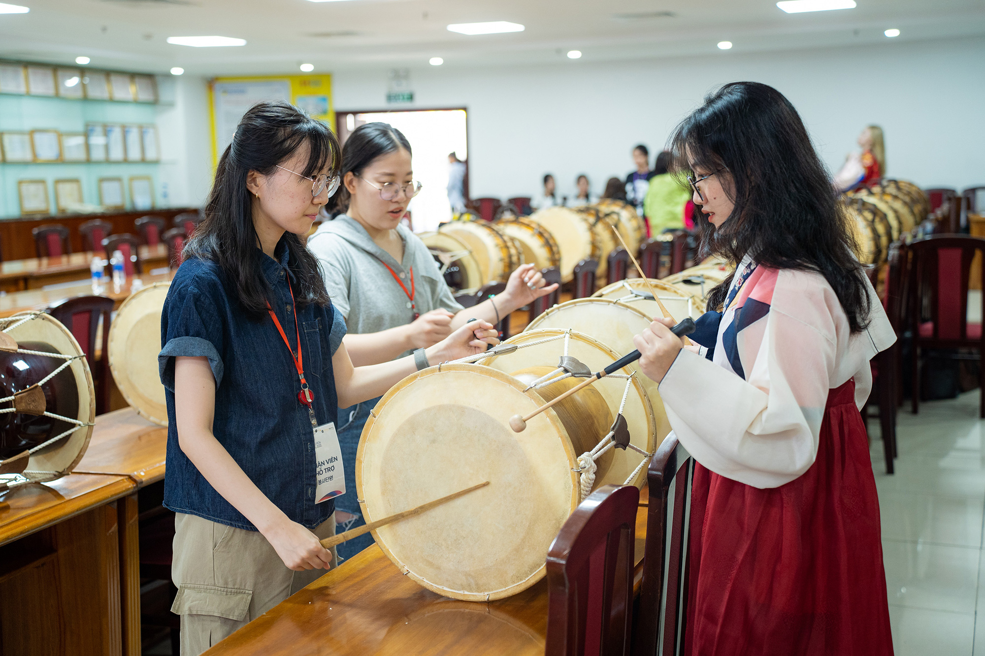 'Flex' những lễ hội văn hóa tại HUTECH: 'Du lịch' đa quốc gia ngay tại giảng đường- Ảnh 11.