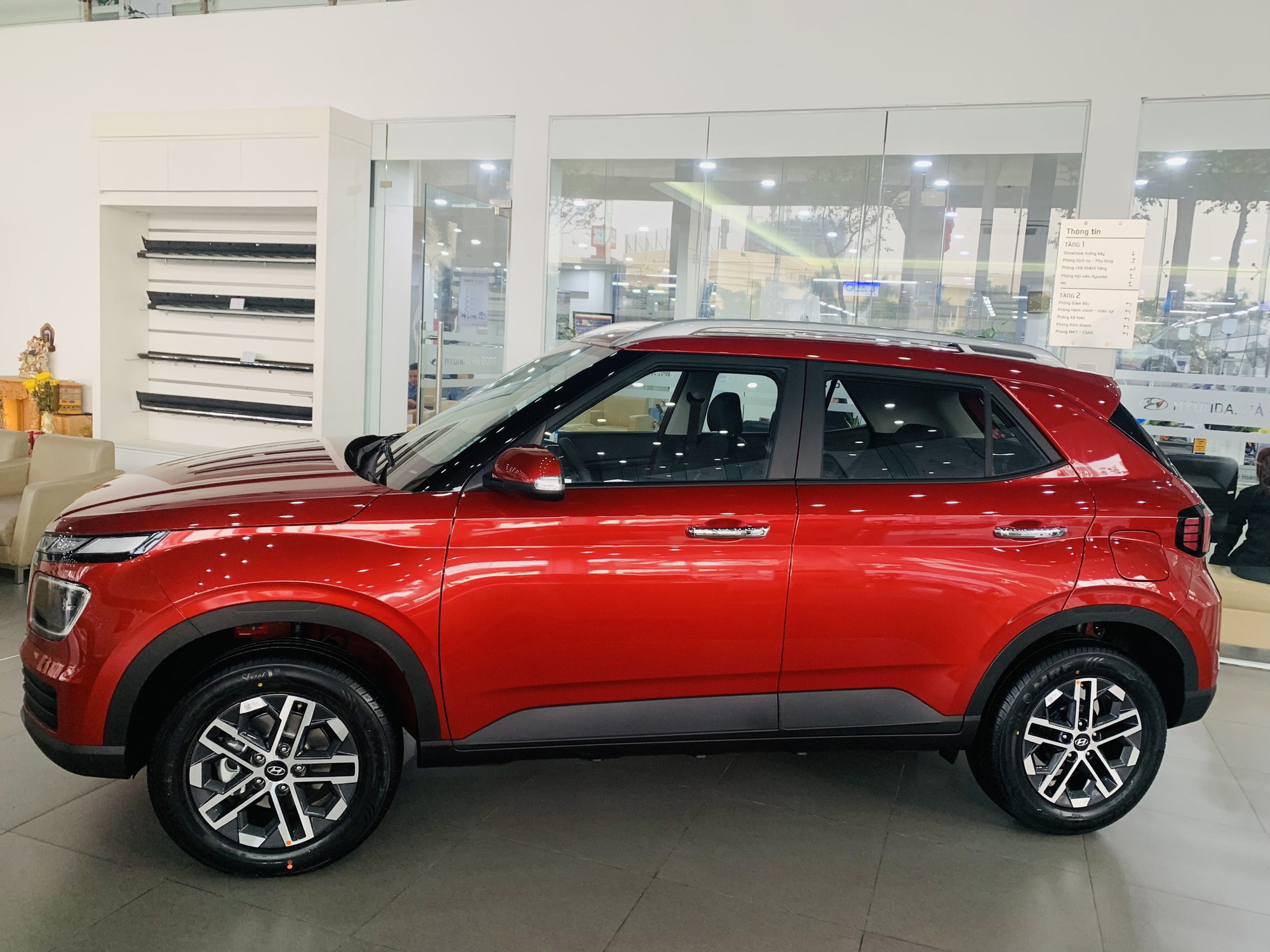 Tin tức giá xe: Mới bán, Hyundai Venue đã được ưu đãi, giá chỉ còn từ 524 triệu tại đại lý- Ảnh 2.