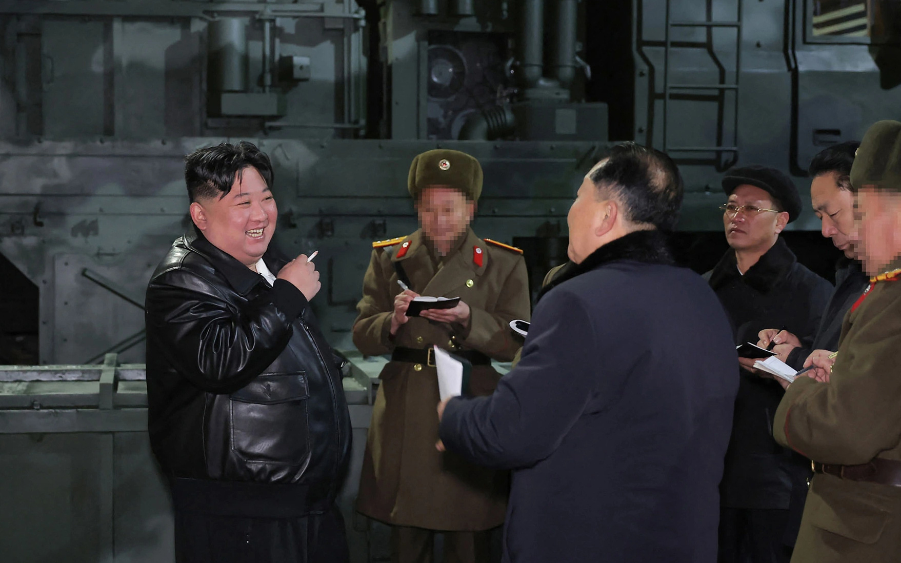 Triều Tiên giải tán các tổ chức trao đổi cấp dân sự với Hàn Quốc- Ảnh 2. Ông Kim Jong Un: Triều Tiên không ngại diệt Hàn Quốc