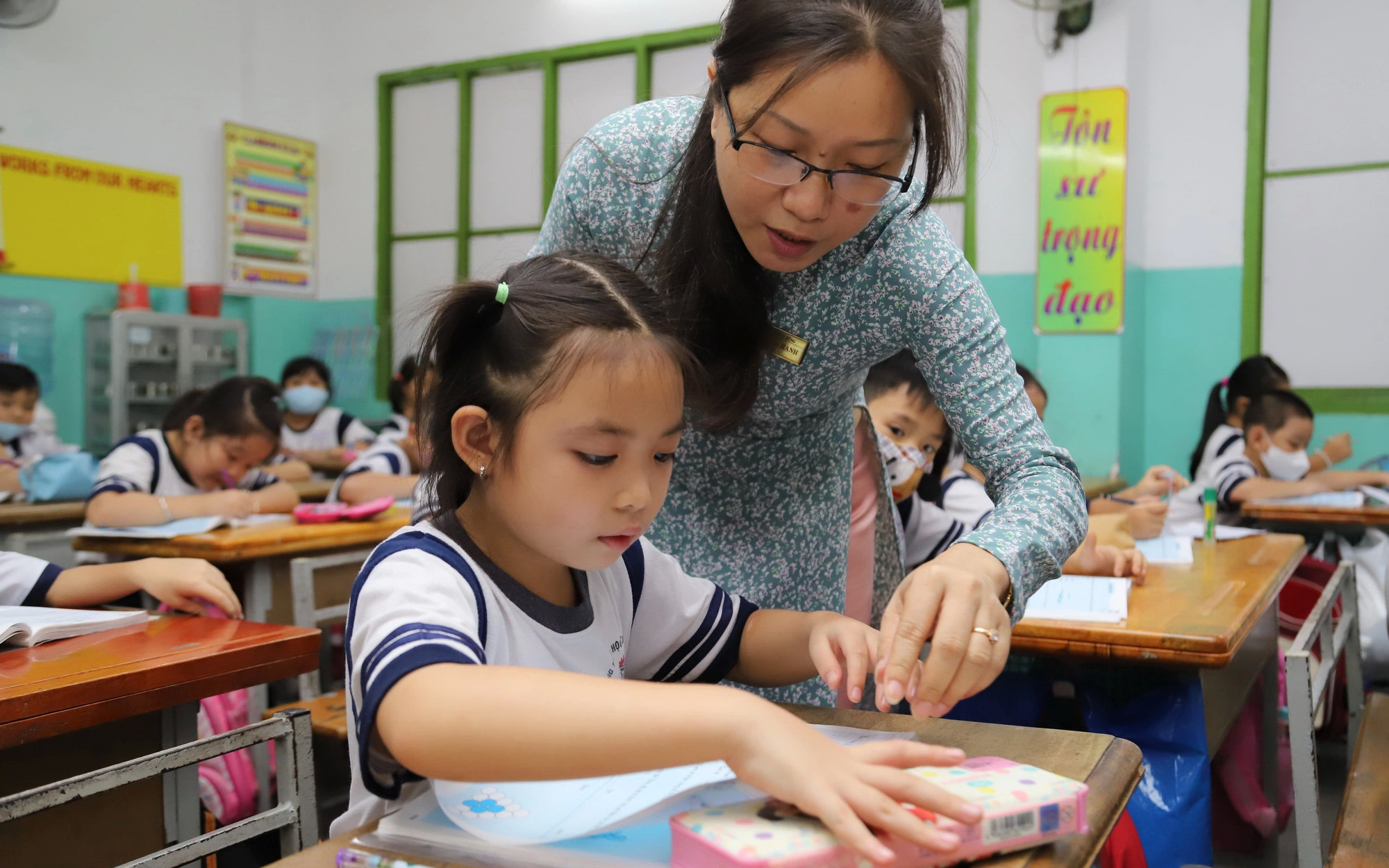 Bắc Giang cho học sinh nghỉ Tết từ 29 tháng chạp vì nghỉ sớm bố mẹ còn đi làm, không ai trông nom- Ảnh 2. 30 tỉnh thành công bố lịch nghỉ Tết cho học sinh, có nơi đến 29 Tết mới nghỉ